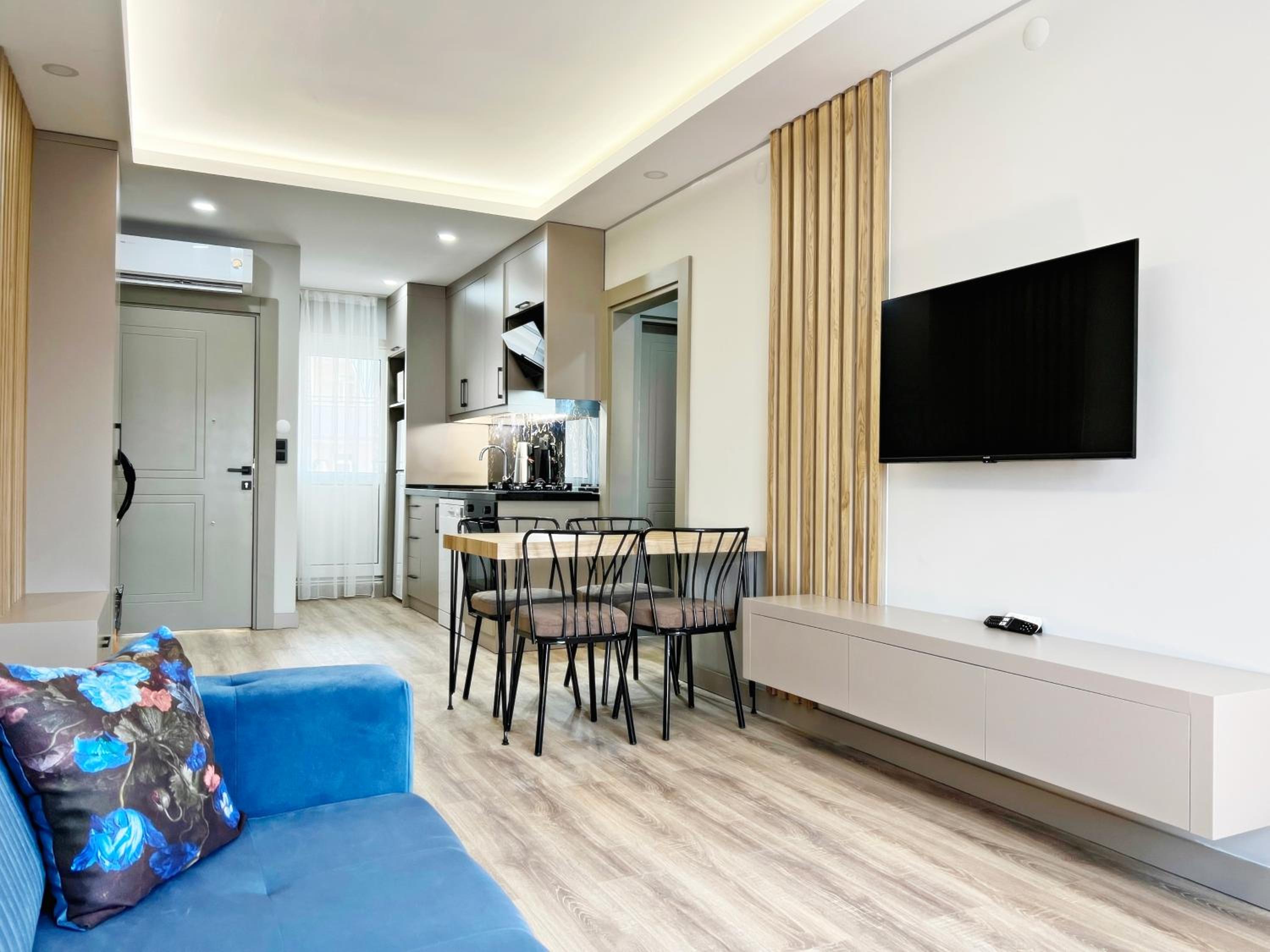 Suite With Mountain View