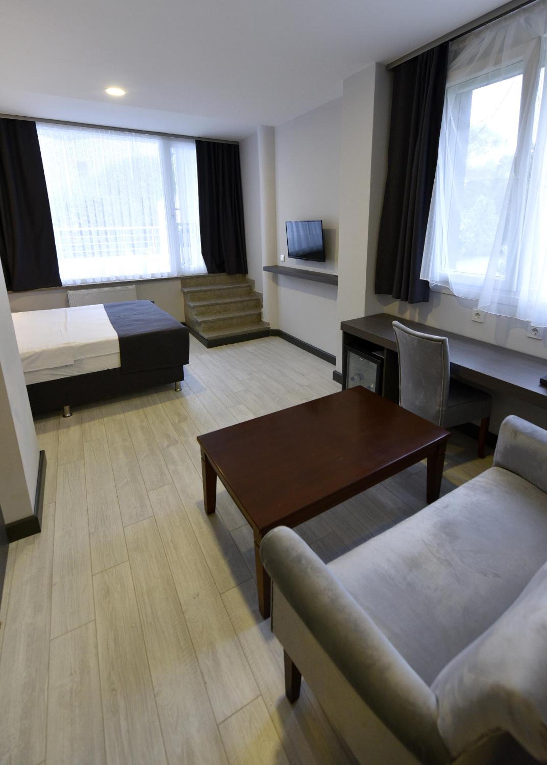 Deluxe Double Room With Balcony And Sea View - Photo 7