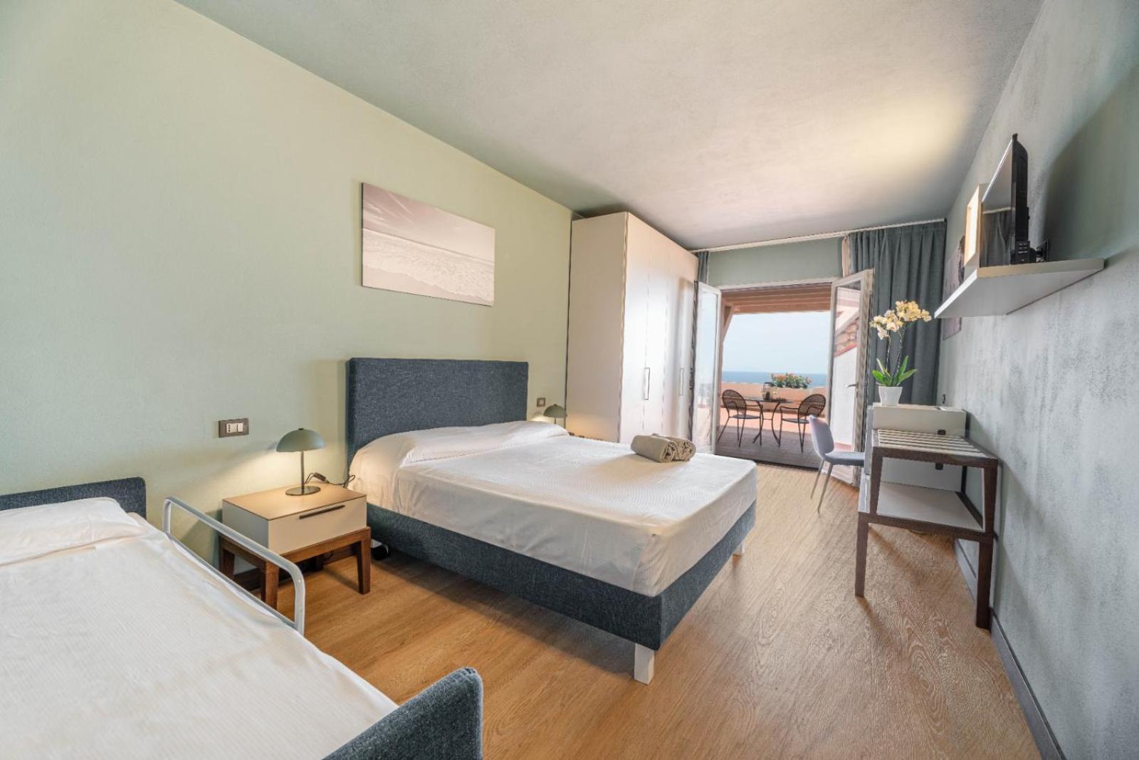 Quadruple Room with Sea View