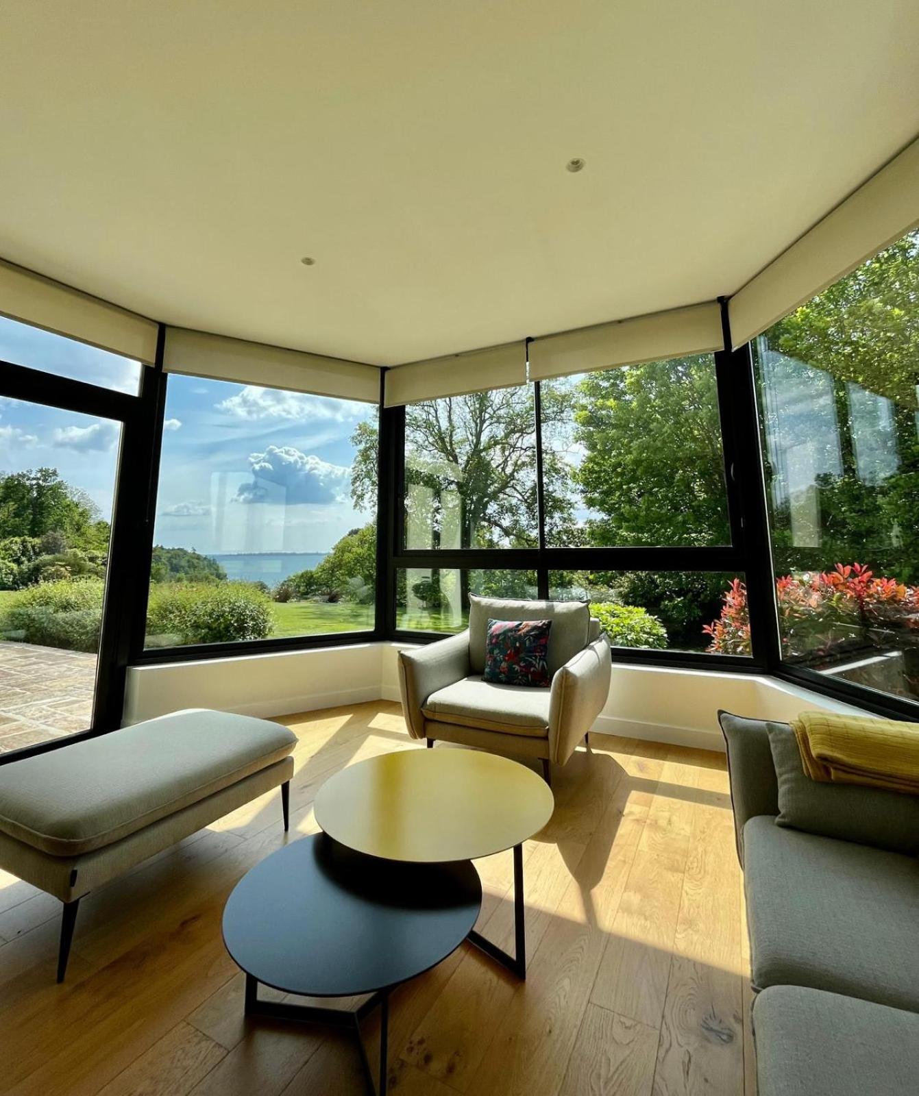 Apartment with Sea View and Spa Access