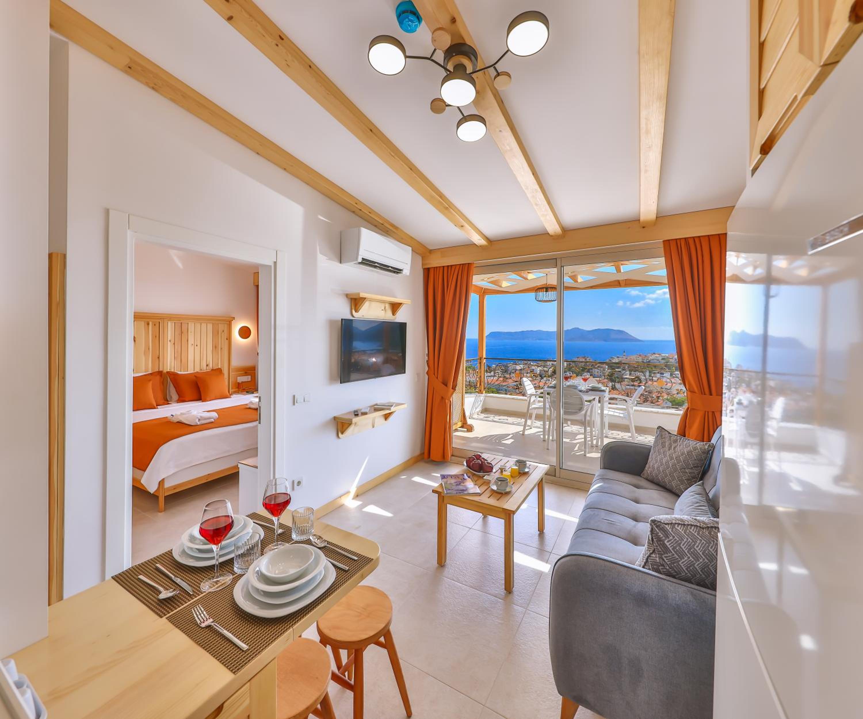 Deluxe Suite with Sea View
