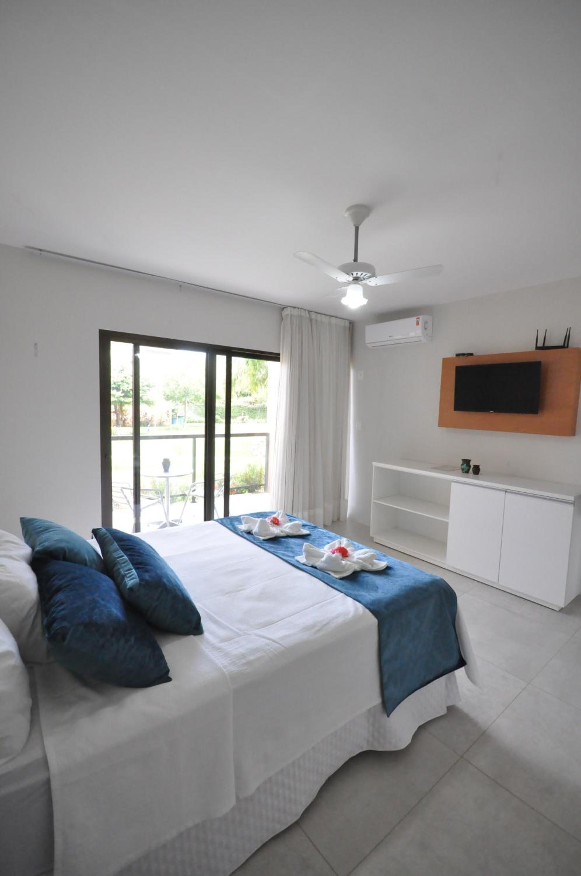 Apartment with Balcony - Photo 9