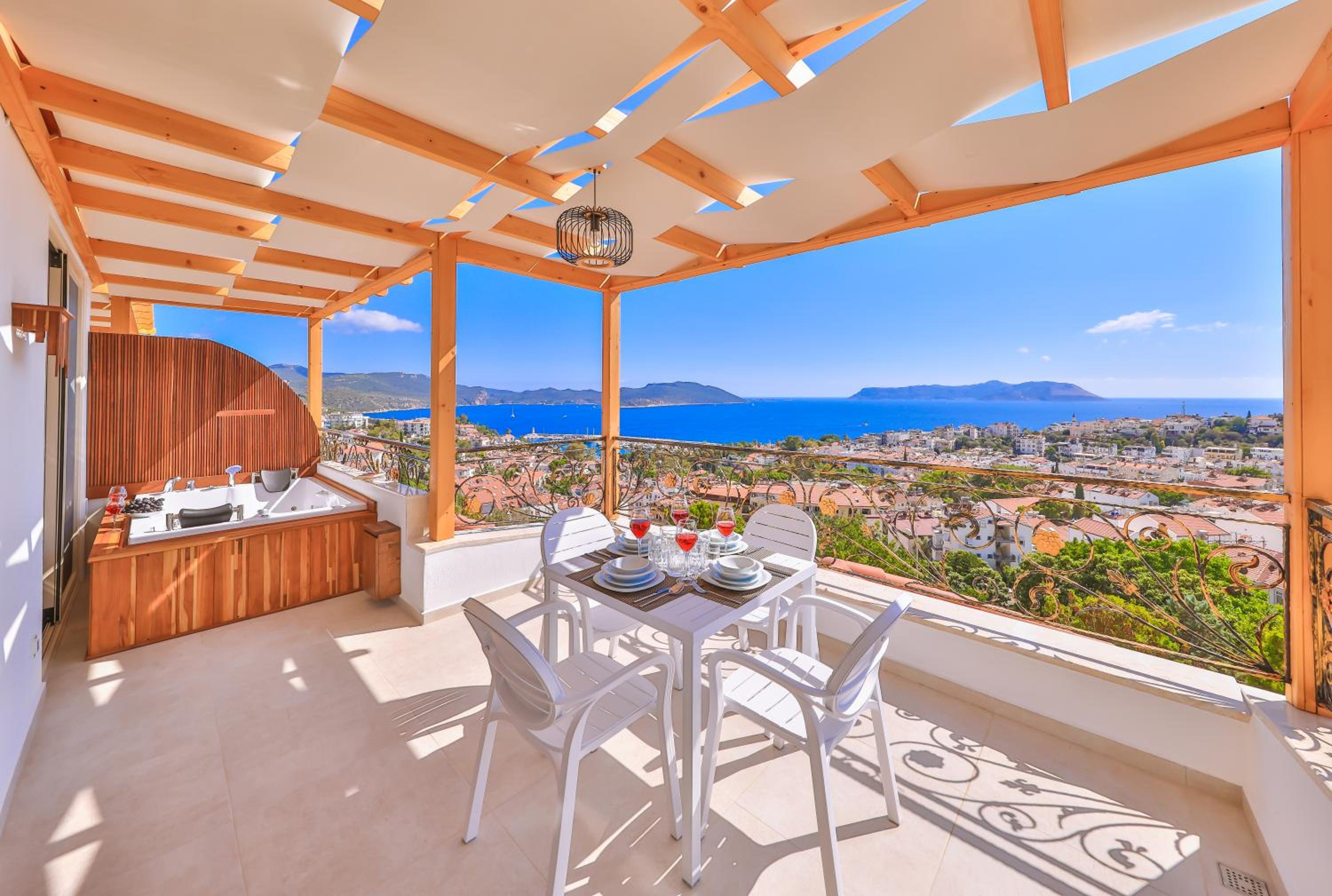 Deluxe Suite with Sea View photo 3
