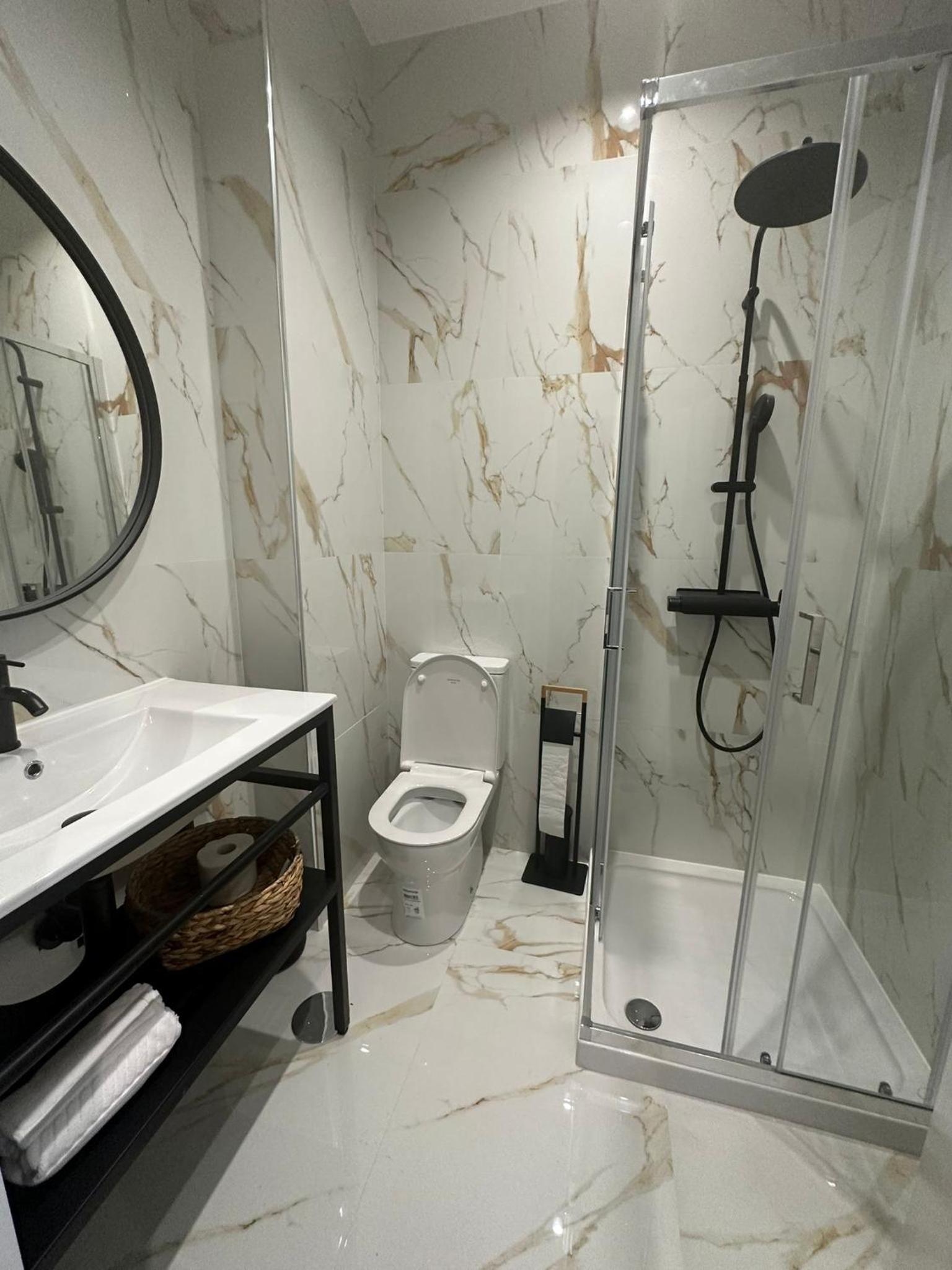 Triple Room with River View thumbnail 6
