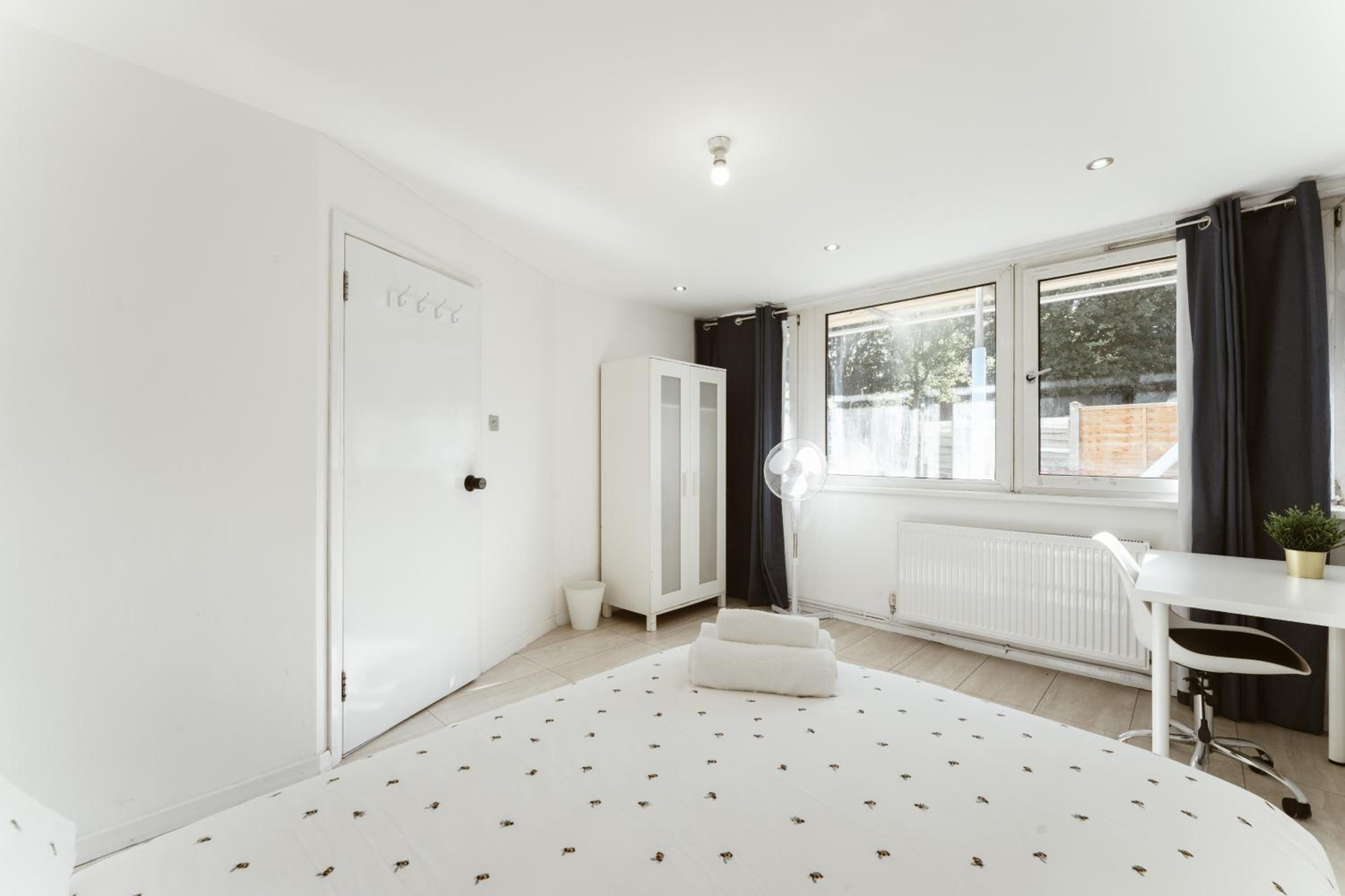 Double Room With Shared Bathroom photo 2