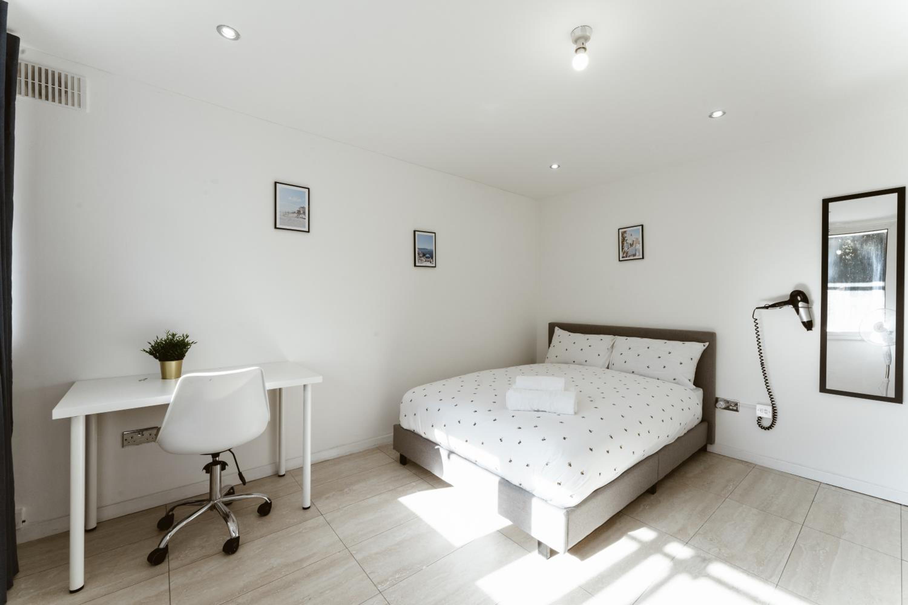 Double Room With Shared Bathroom photo 1