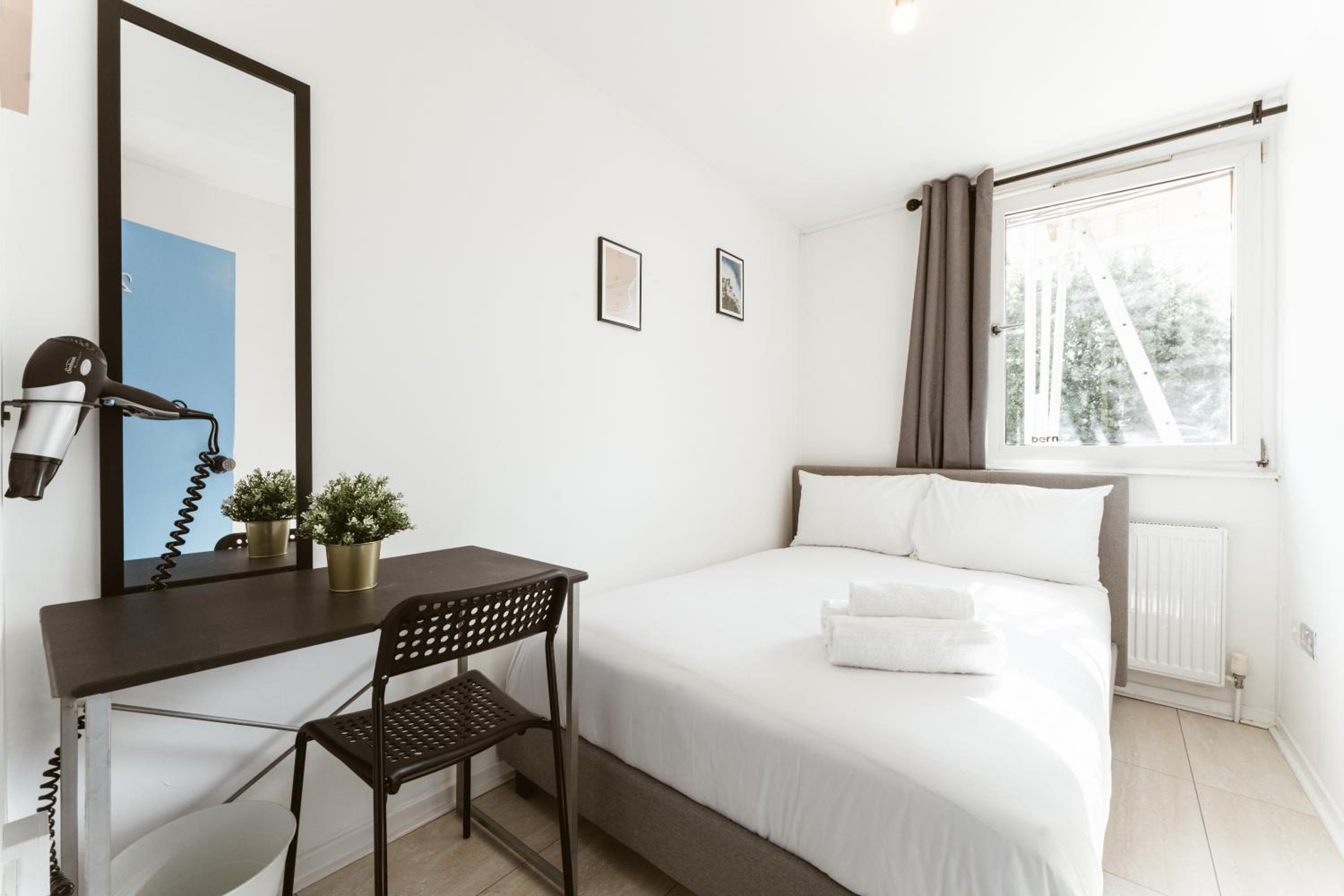 Double Room With Shared Bathroom photo 1