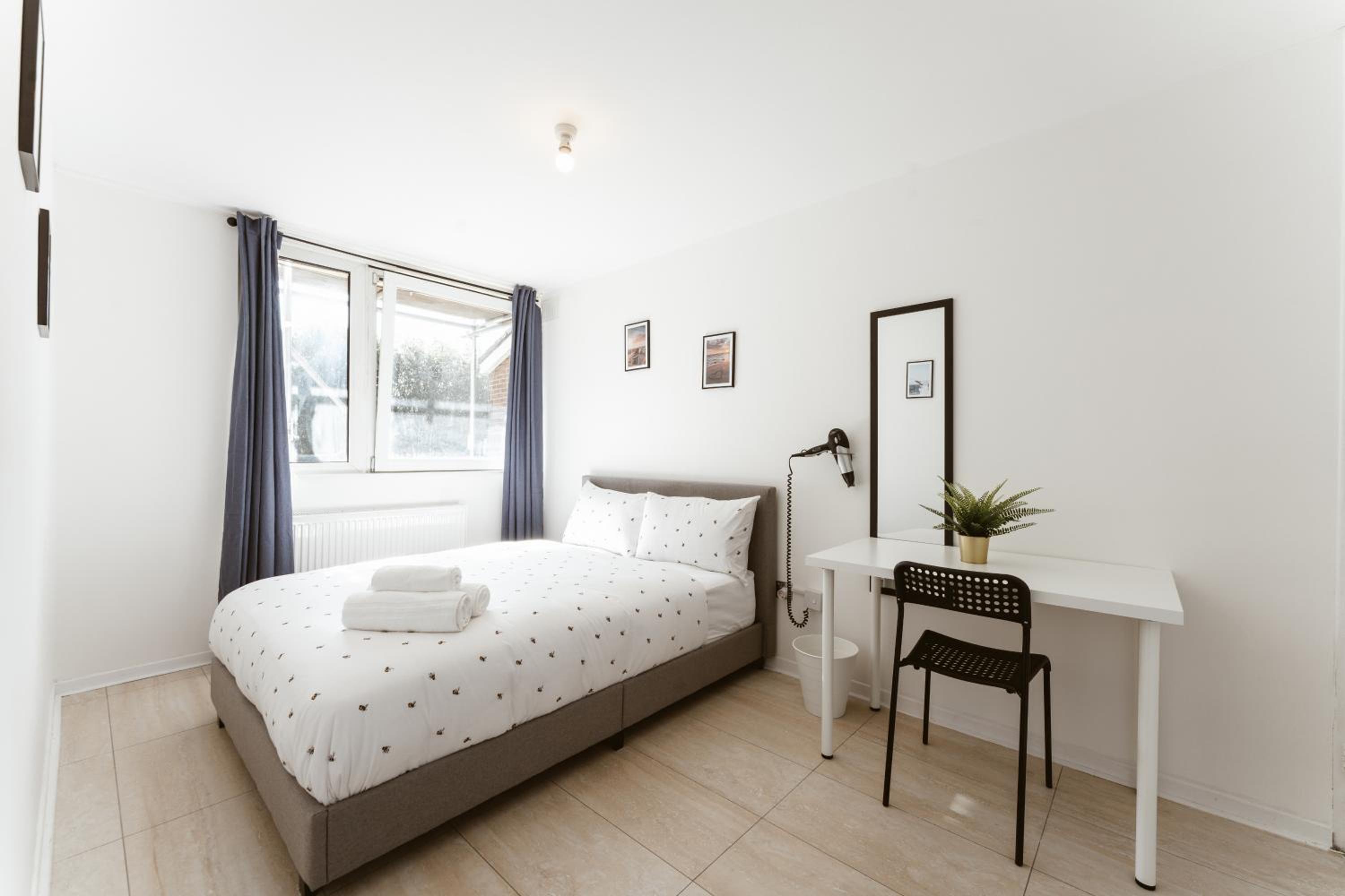 Double Room With Shared Bathroom photo 2