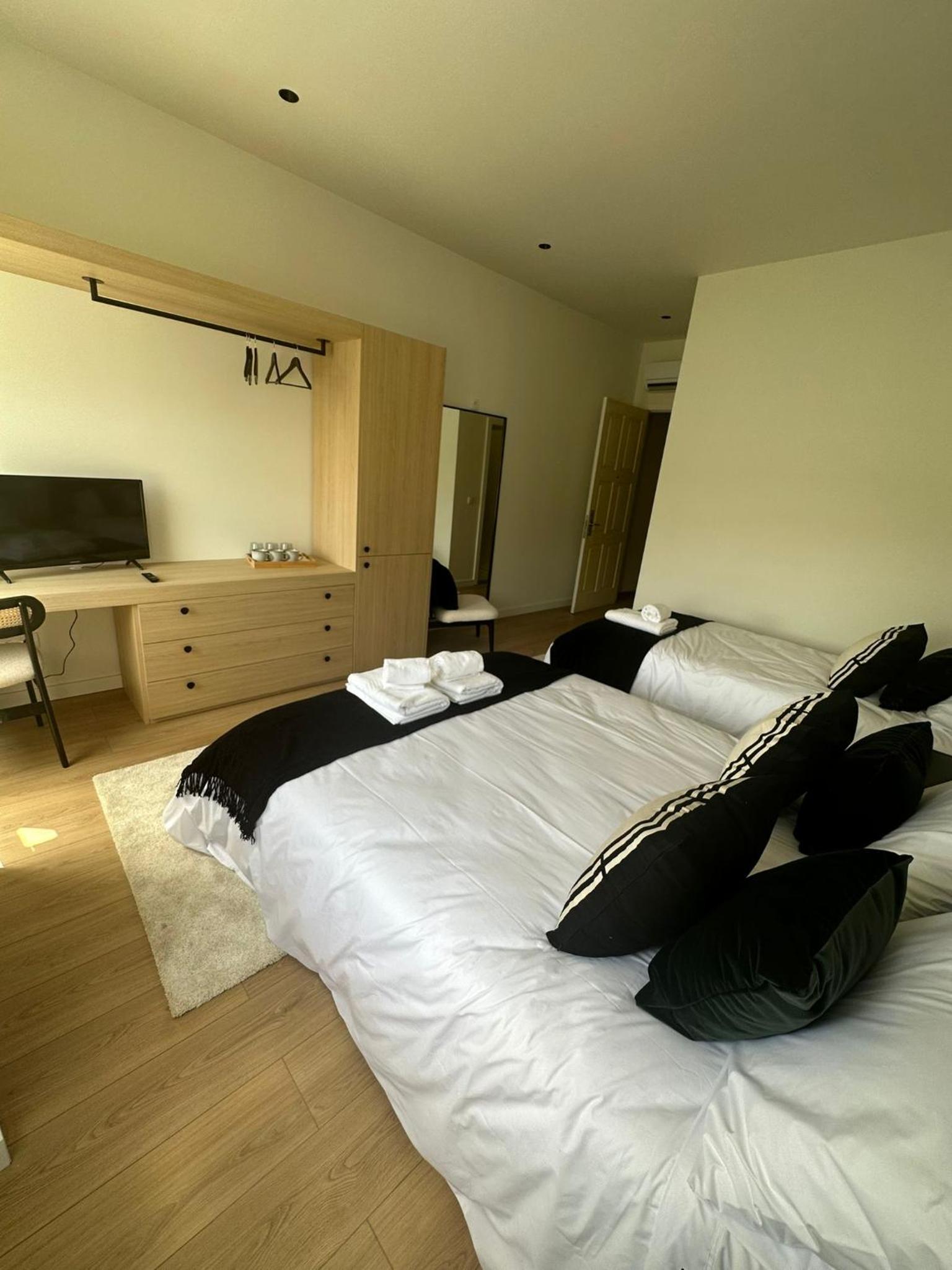Triple Room with River View thumbnail 5