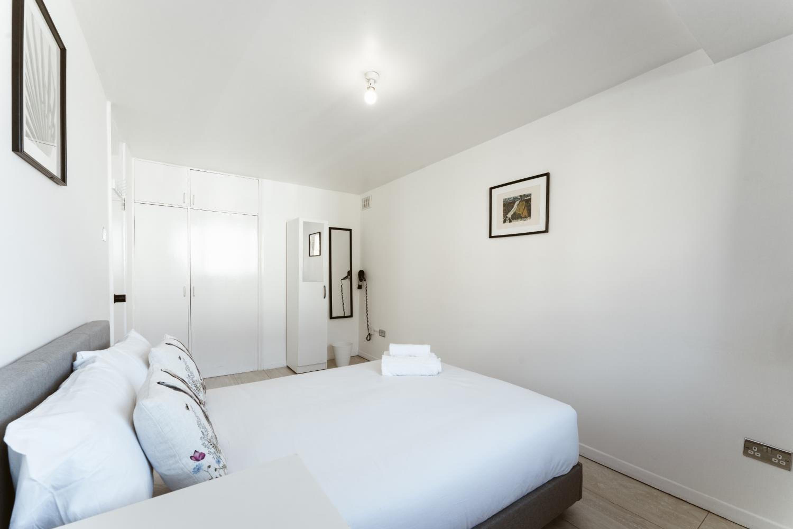 Double Room With Shared Bathroom photo 2