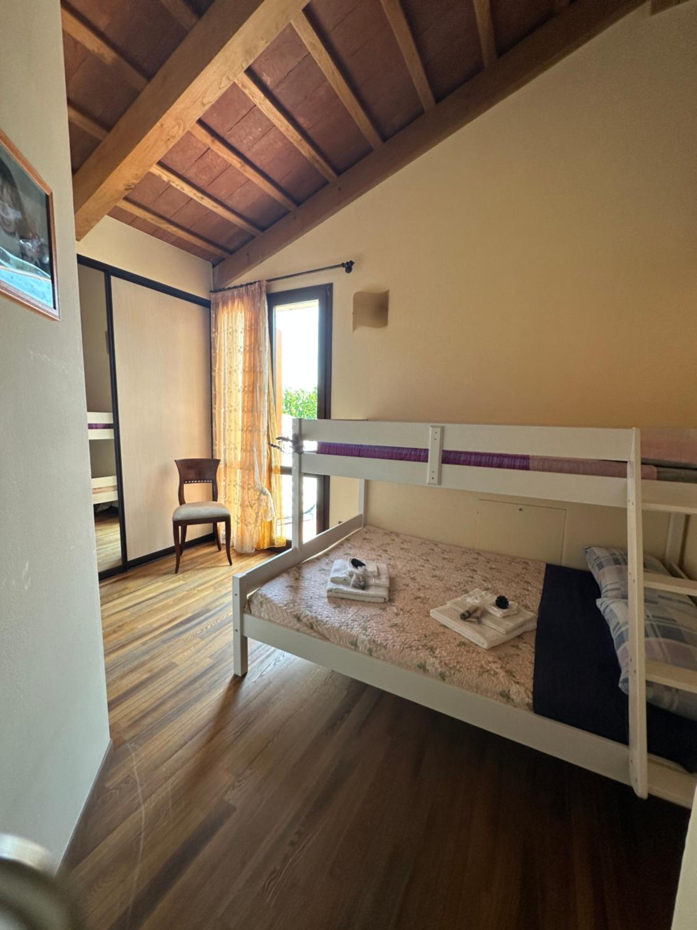 Quadruple Room with Private Bathroom photo 3