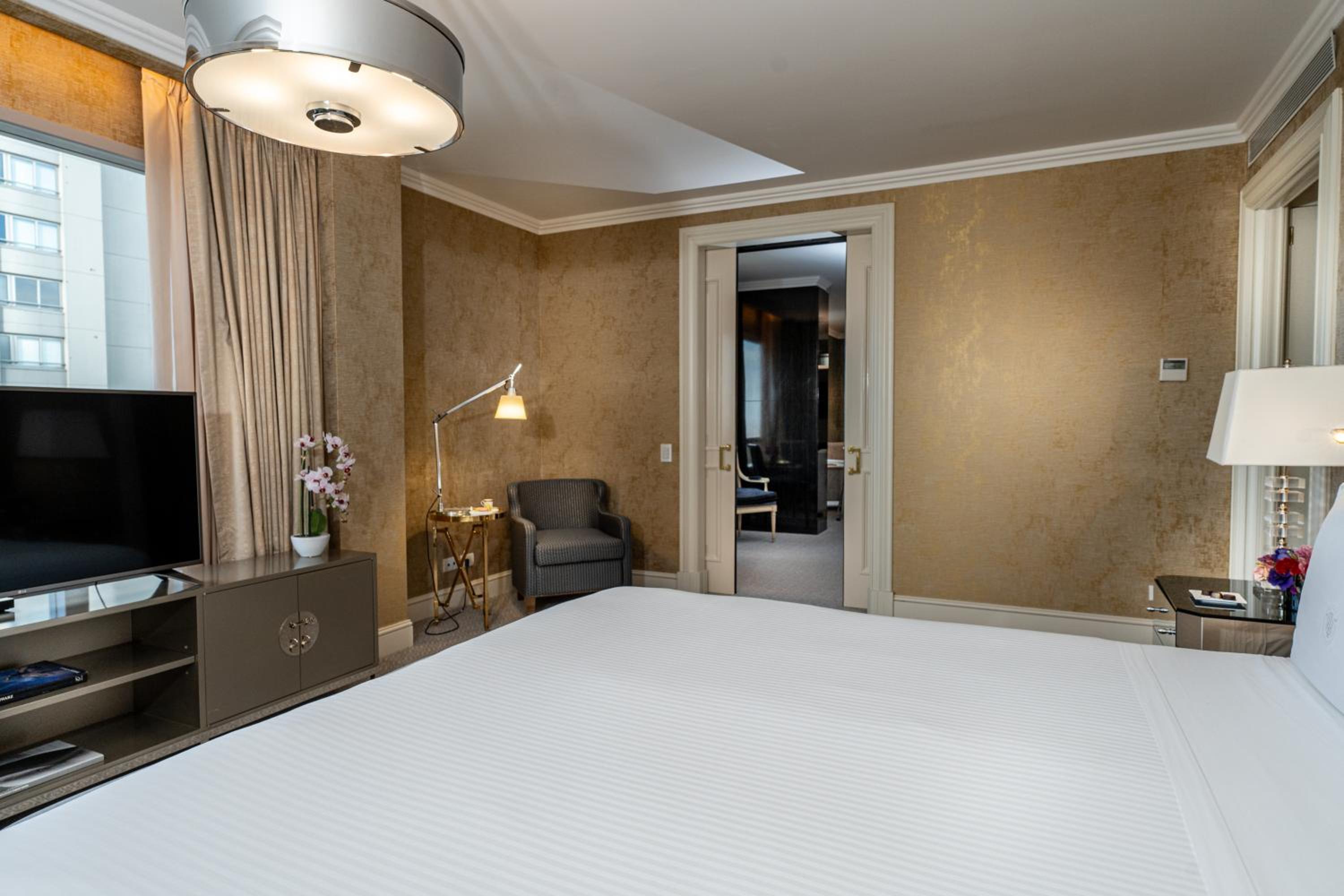 Presidential Suite thumbnail 6