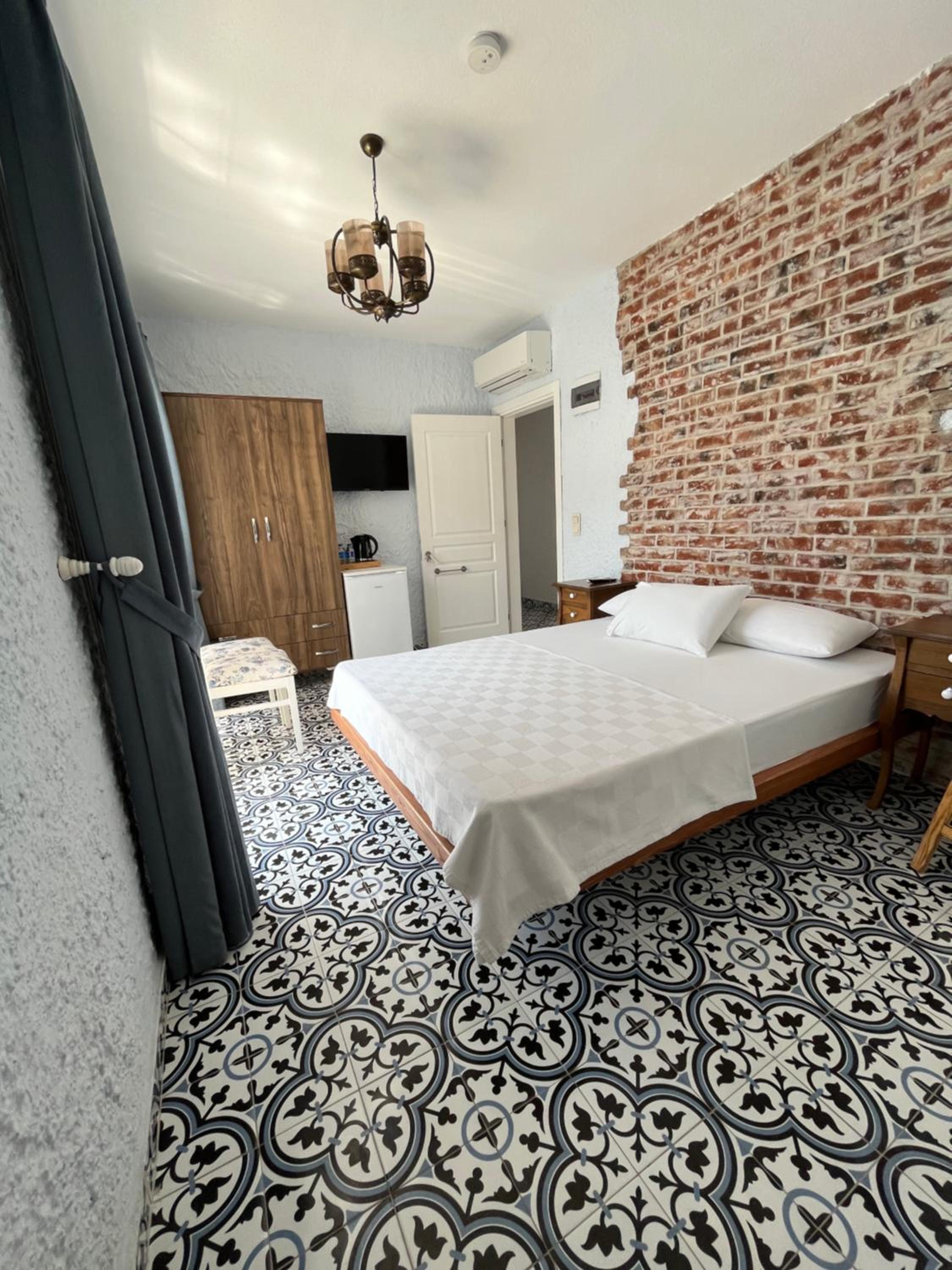 Double Room - Photo 7