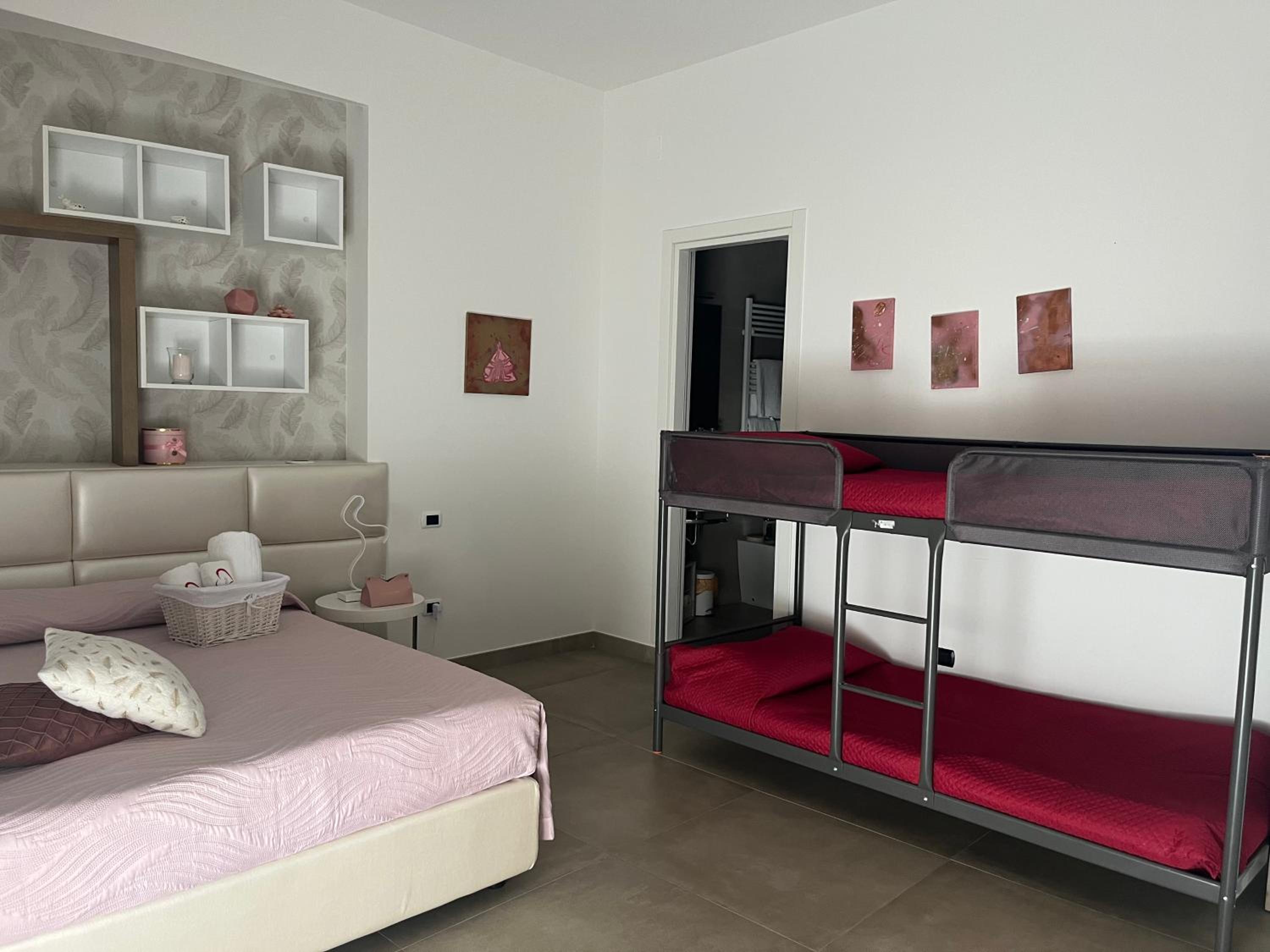 Superior Quadruple Room - Photo 10
