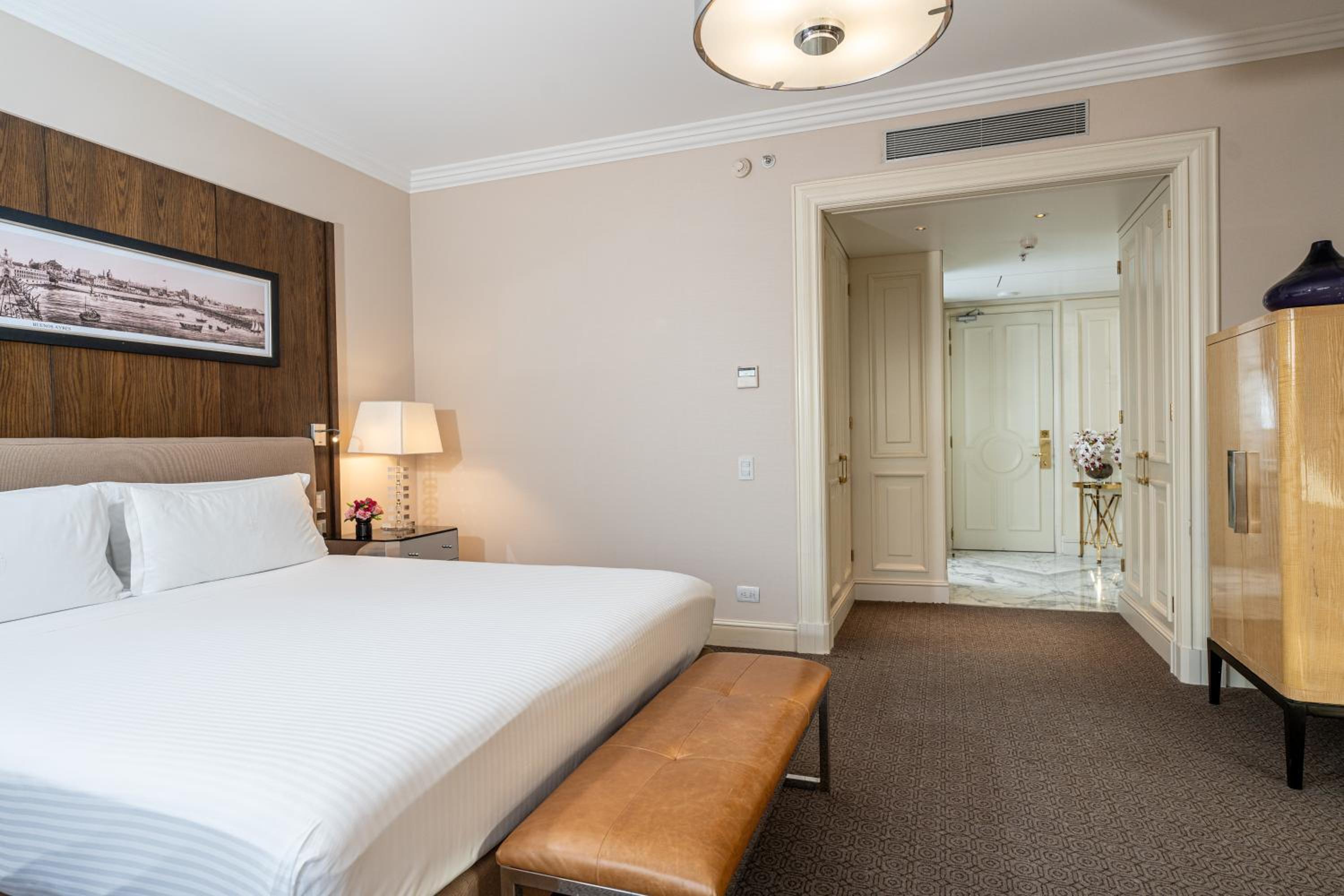 Junior Suite with Canal View thumbnail 5