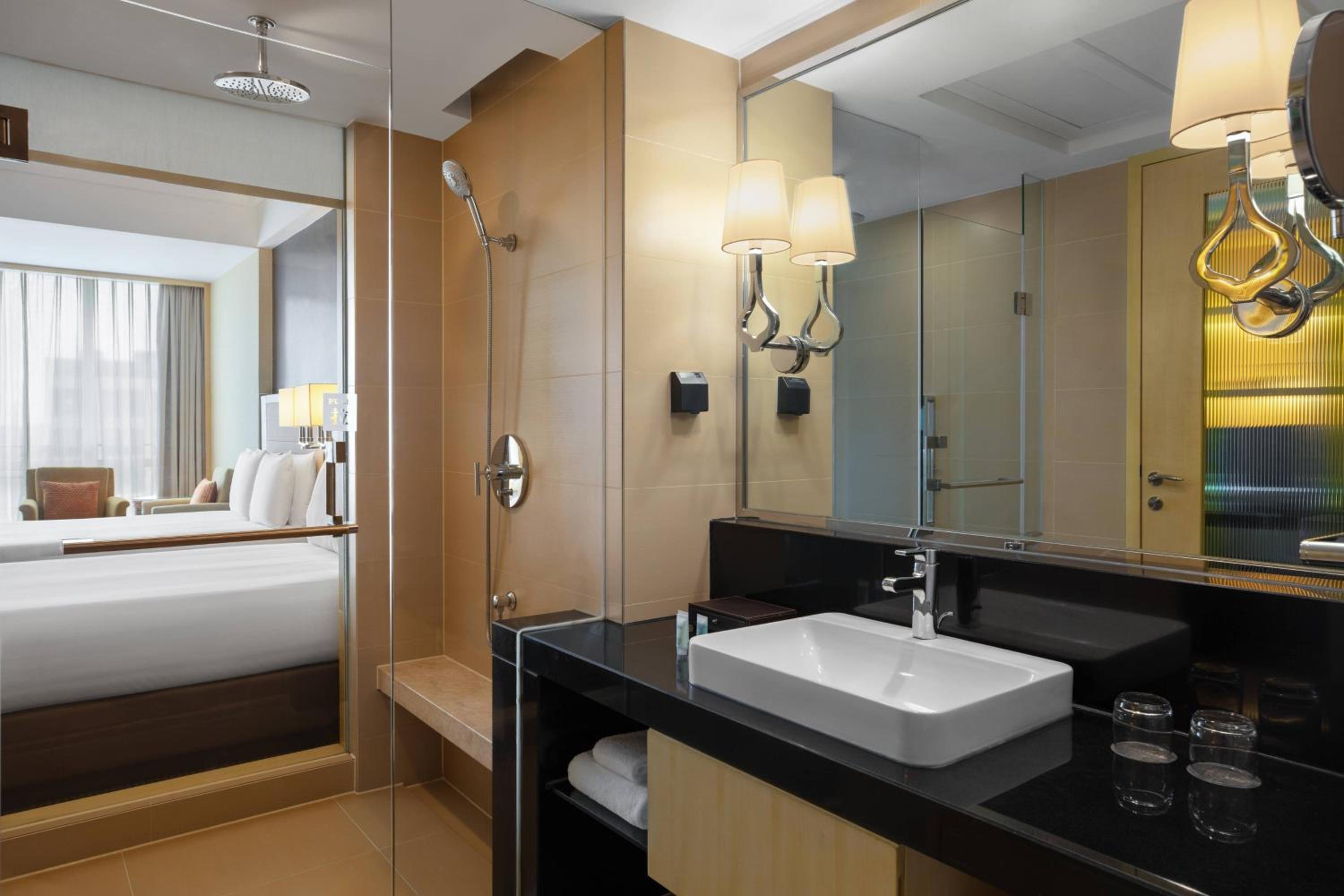 Premier Twin Room with Two Single Beds and City View photo 2