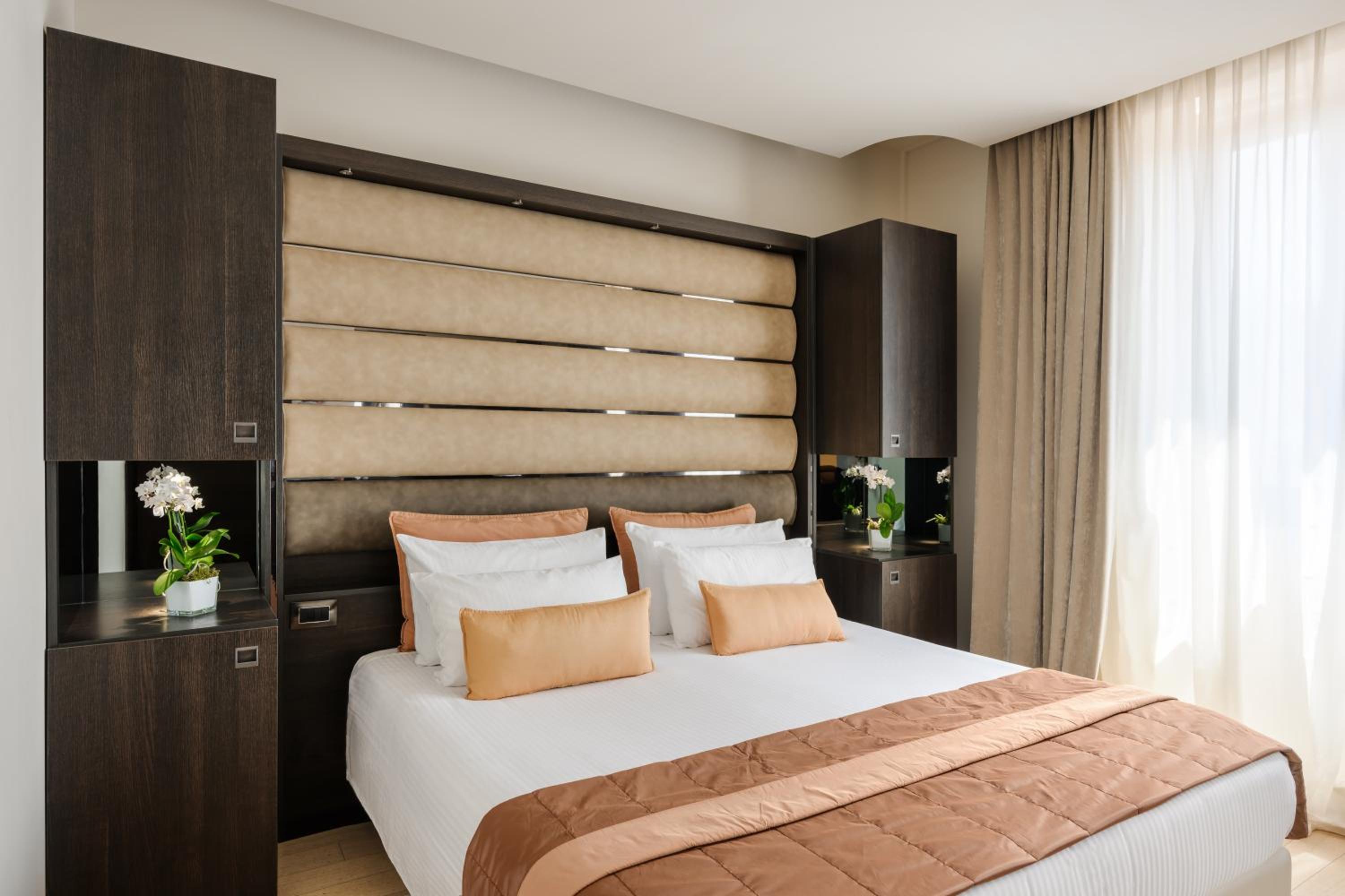 Deluxe Double or Twin Room - Photo 3