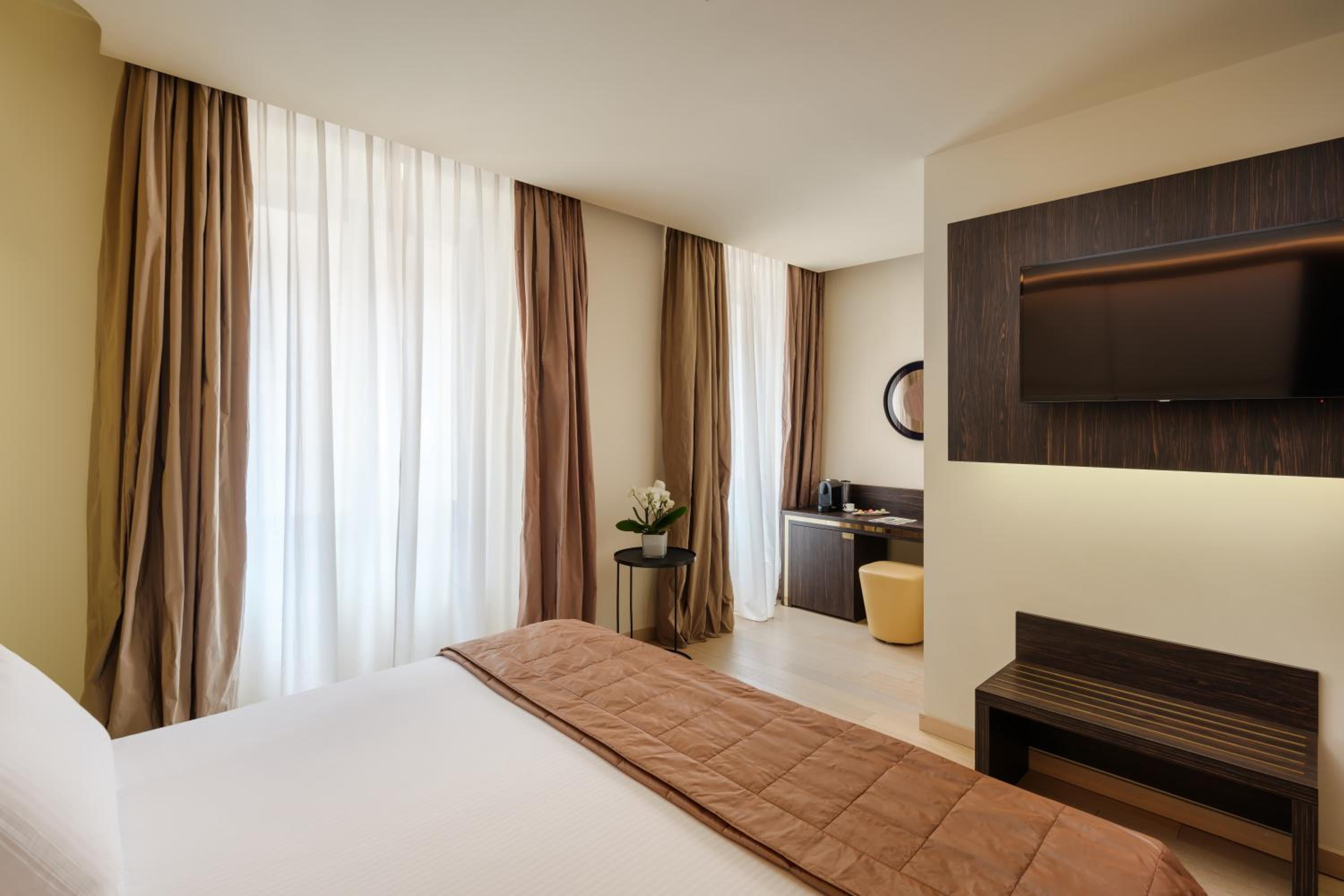 Deluxe Double or Twin Room - Photo 2