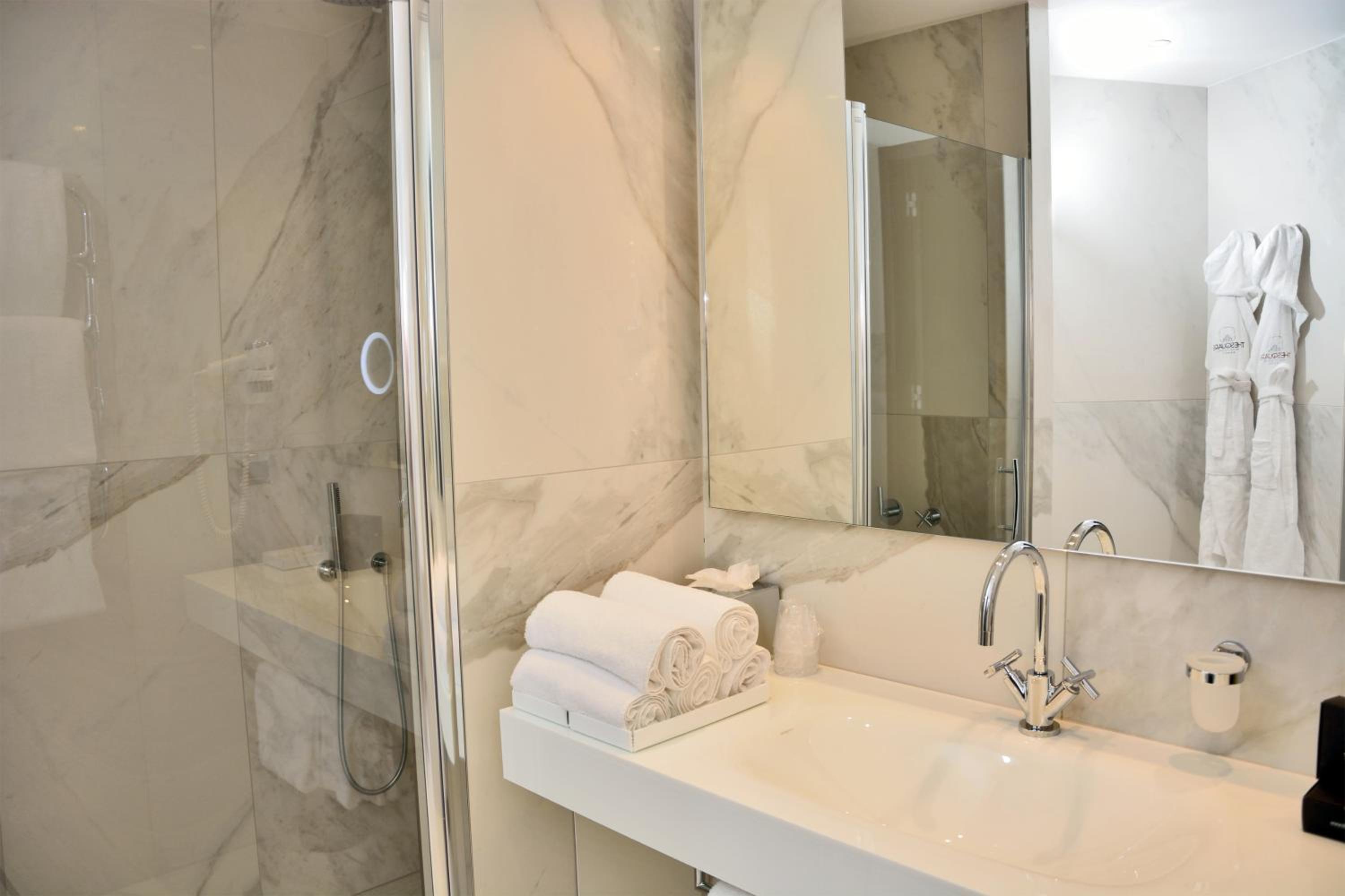 Deluxe Double or Twin Room - Photo 4