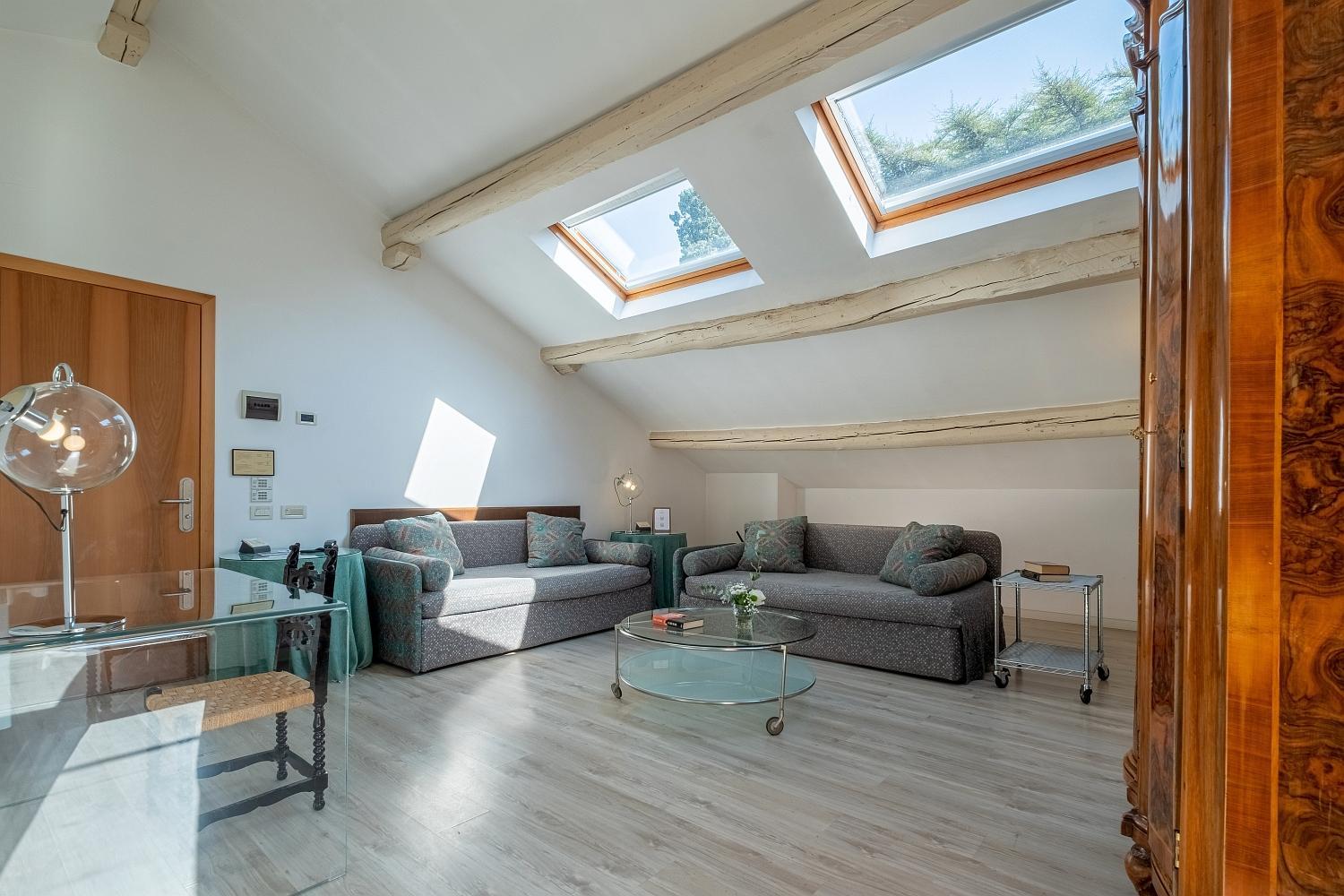 Family Room (4 Adults) - Photo 10