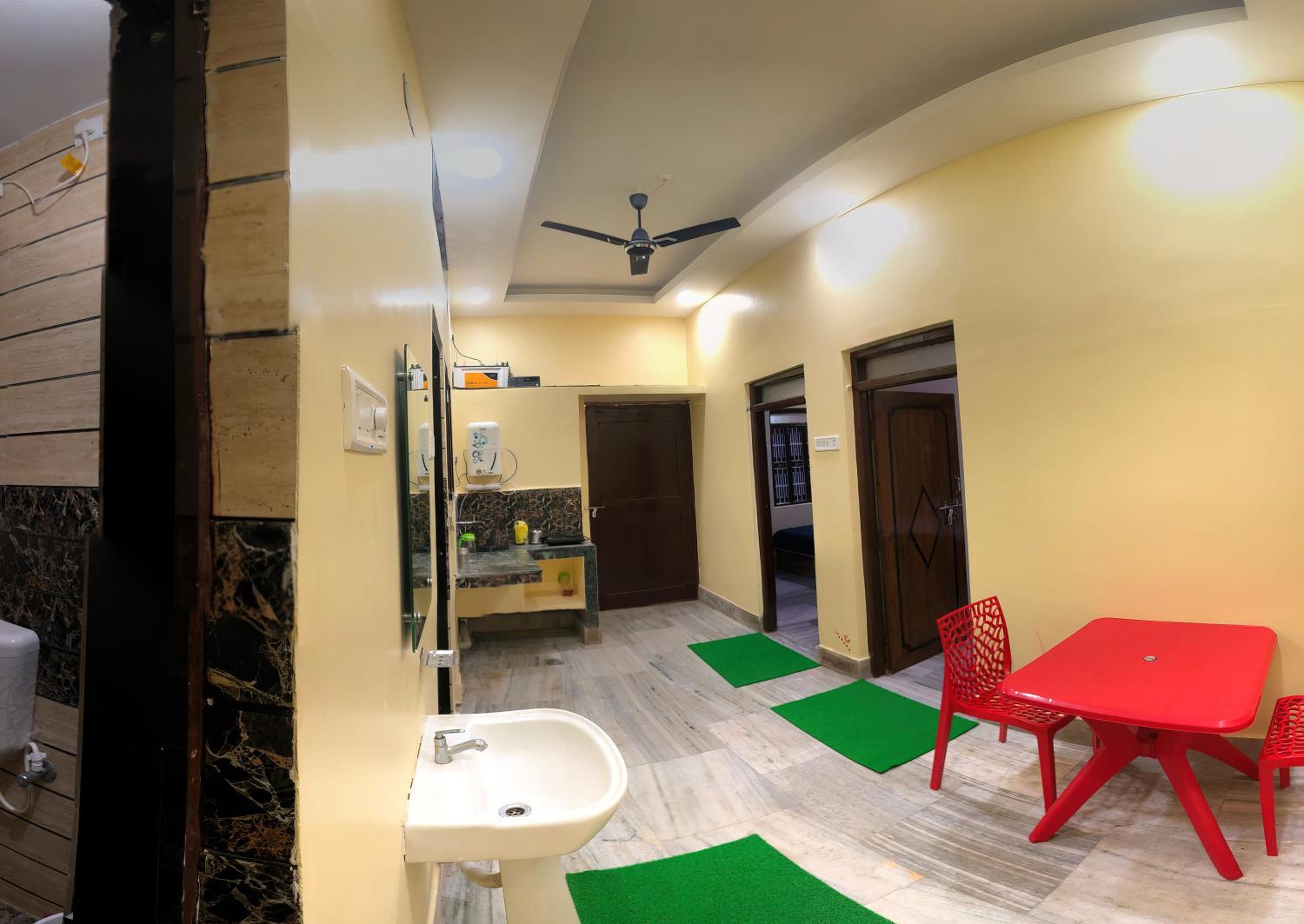 Deluxe Family Suite photo 3