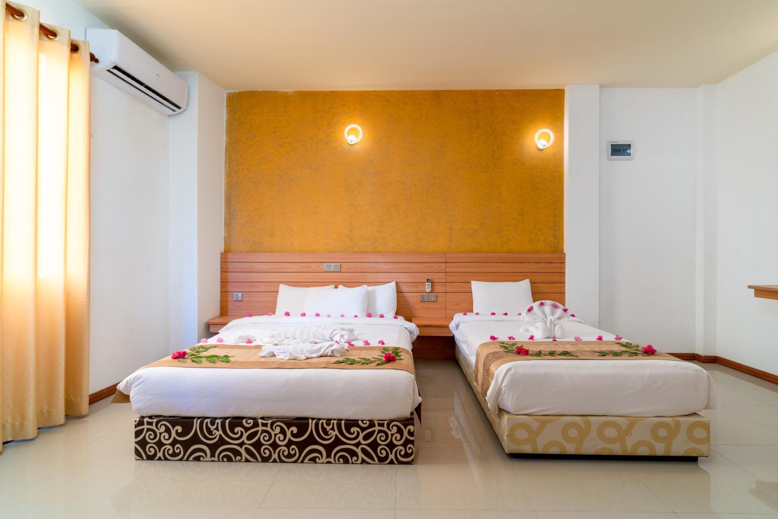 Deluxe Room - Photo 23