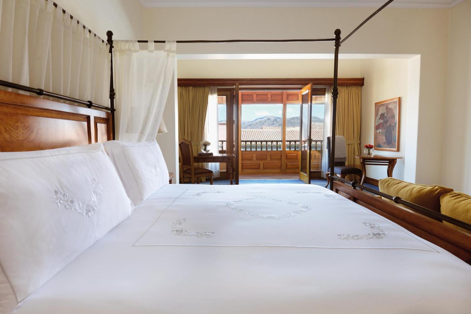 Deluxe Studio Suite with City View - Photo 6