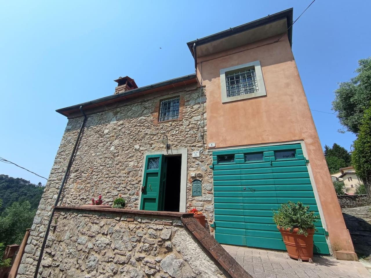 Three-Bedroom House photo 2