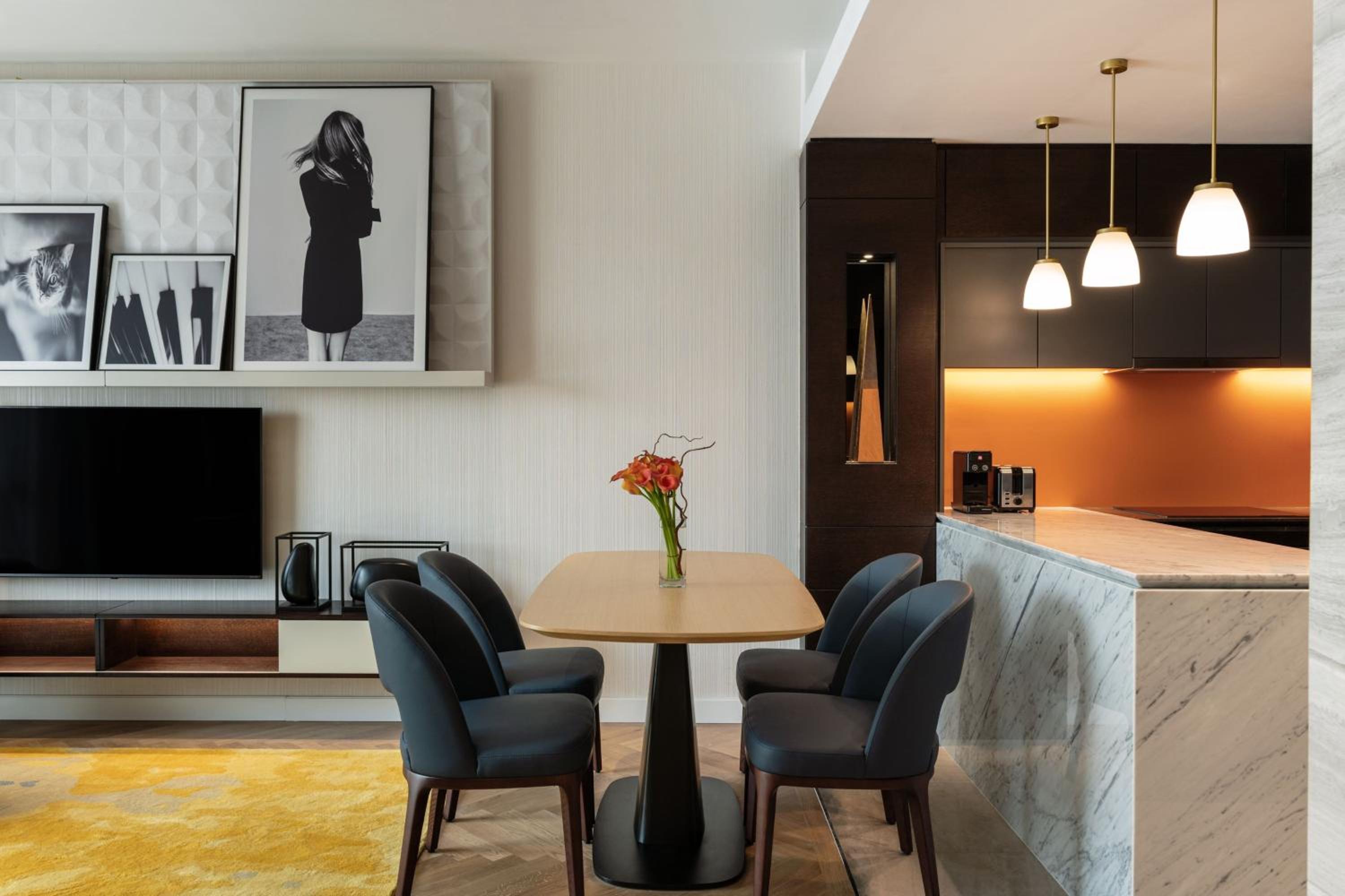 Deluxe One-Bedroom Apartment with Balcony - Photo 2