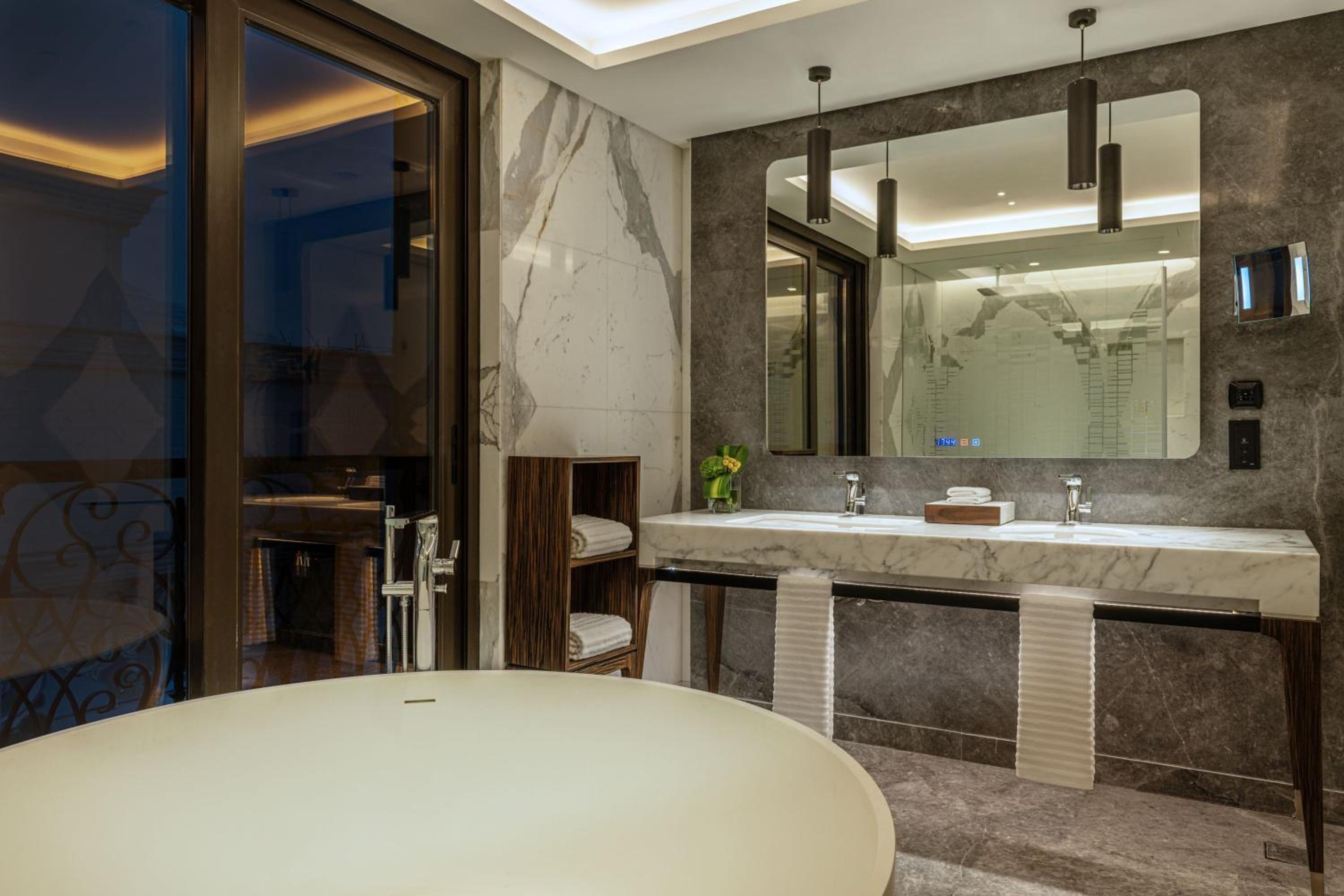 One-Bedroom Adventurer Suite - Photo 5