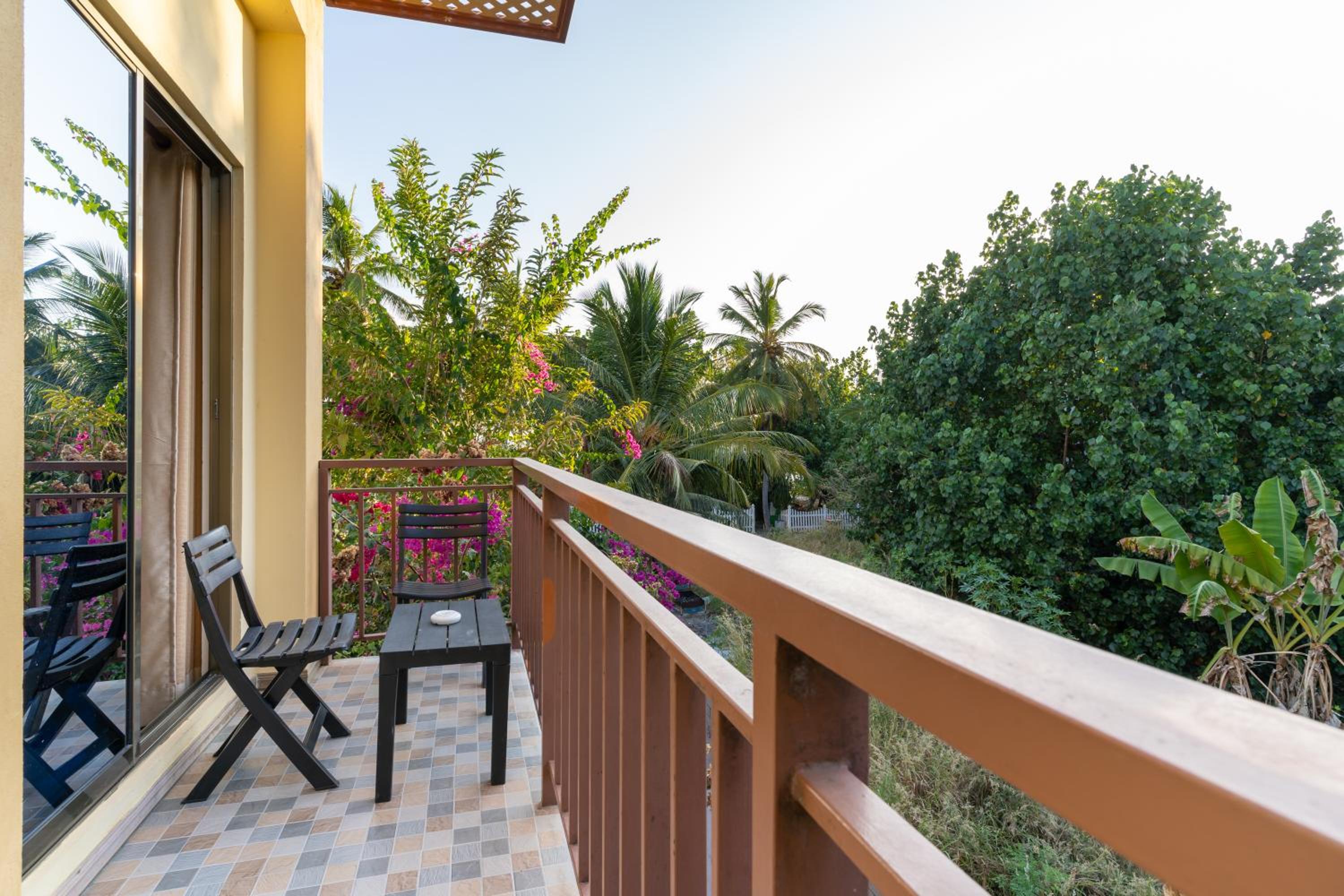 Superior Suite with Balcony - Photo 22