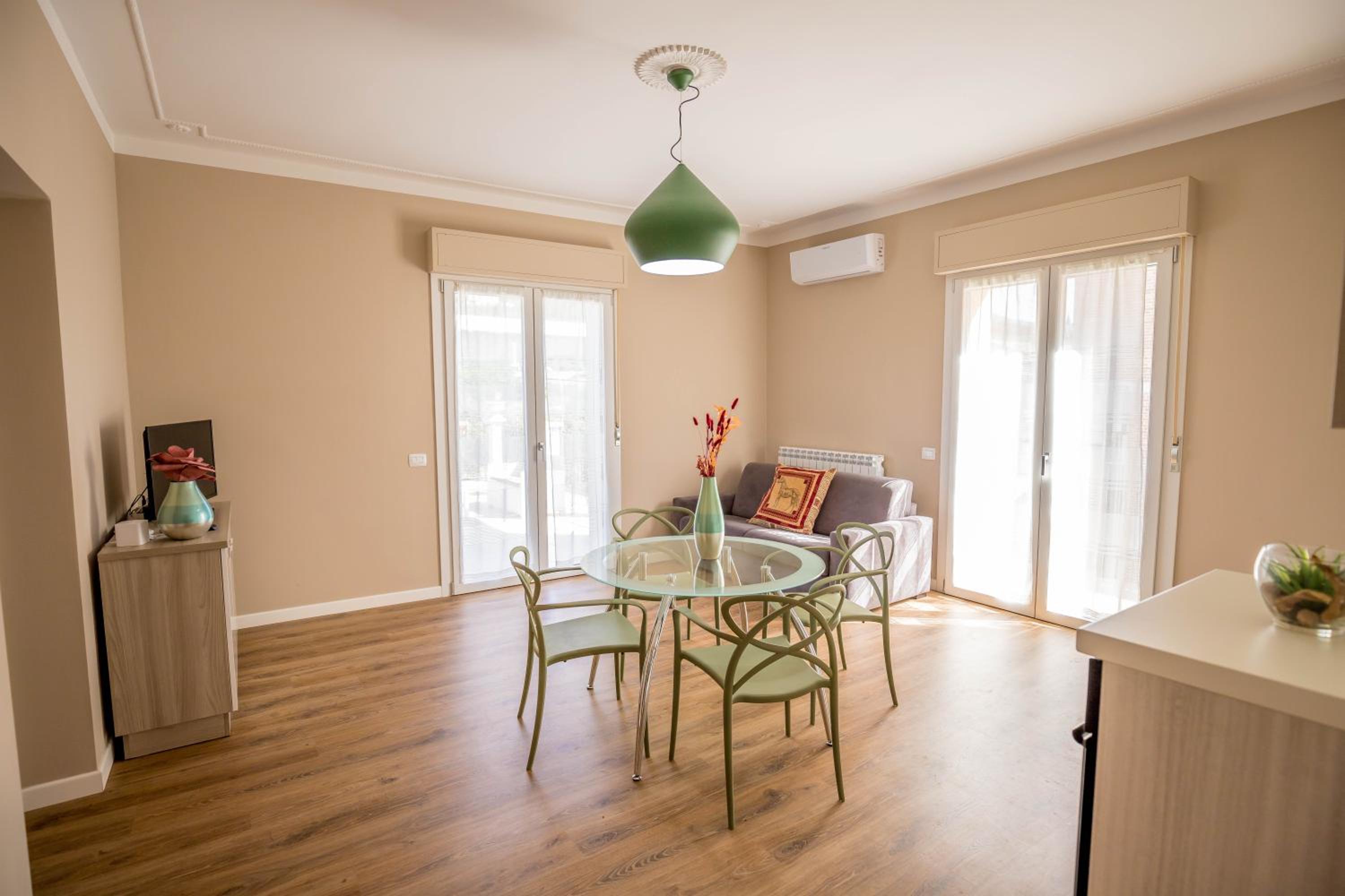 Apartment with Terrace - Photo 18