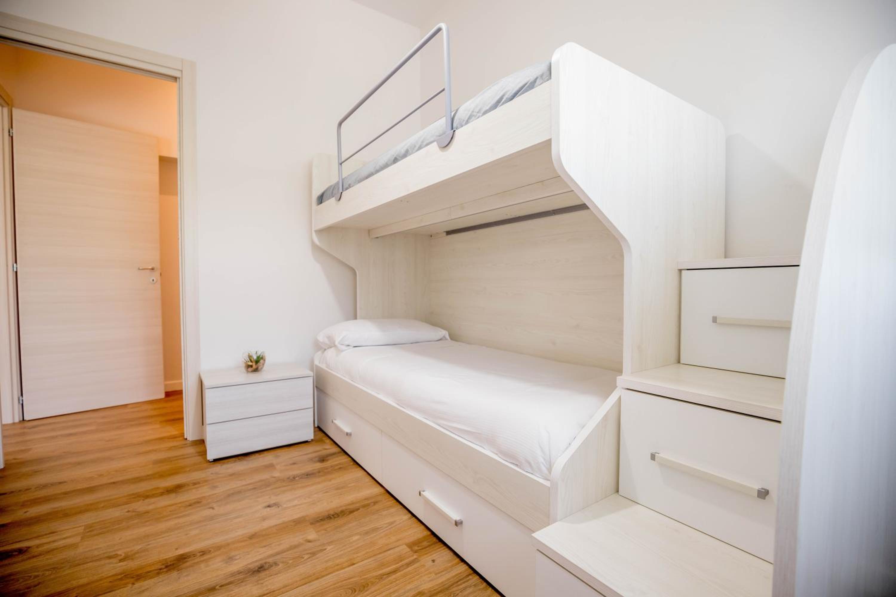 Apartment with Terrace - Photo 7