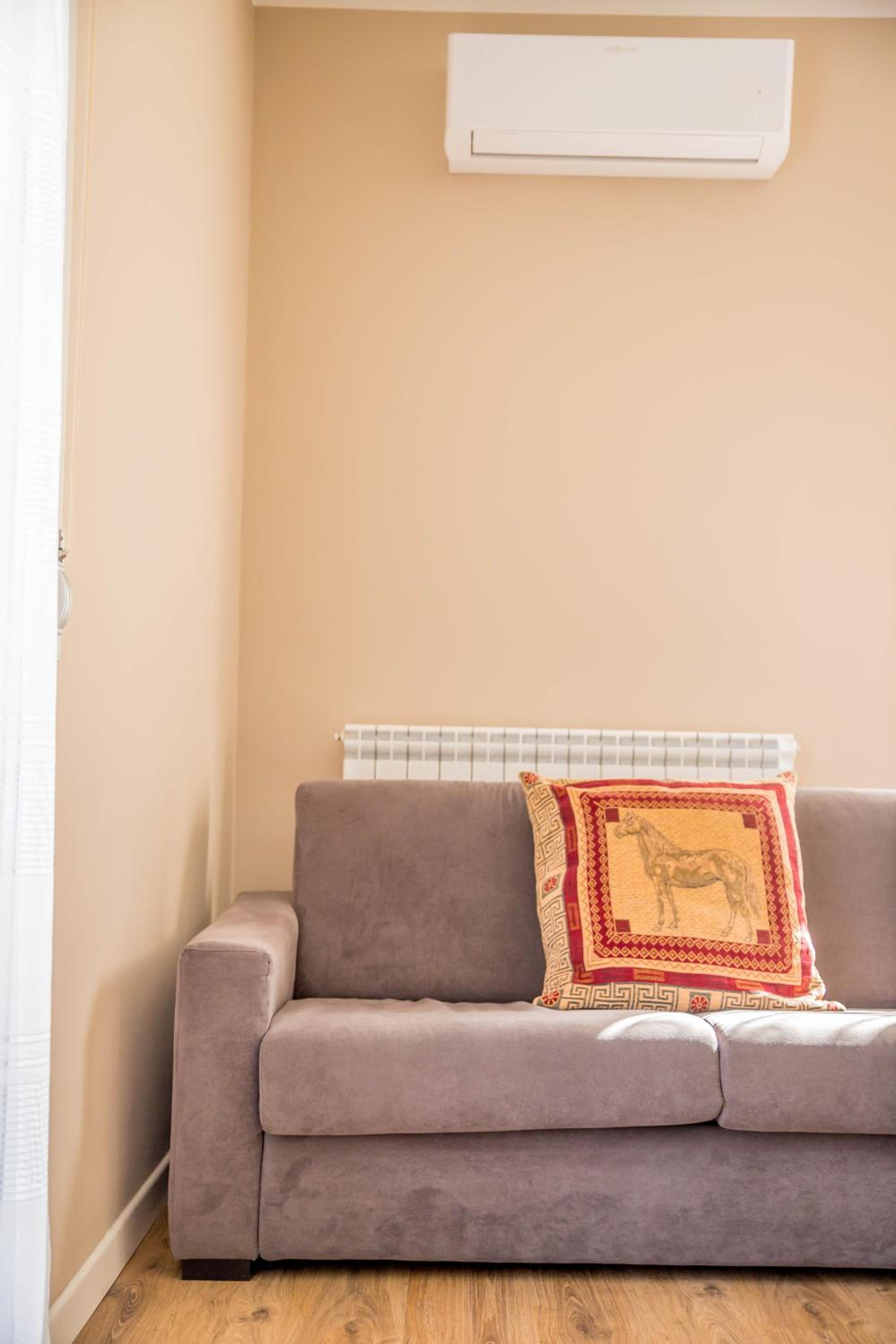 Apartment with Terrace - Photo 6