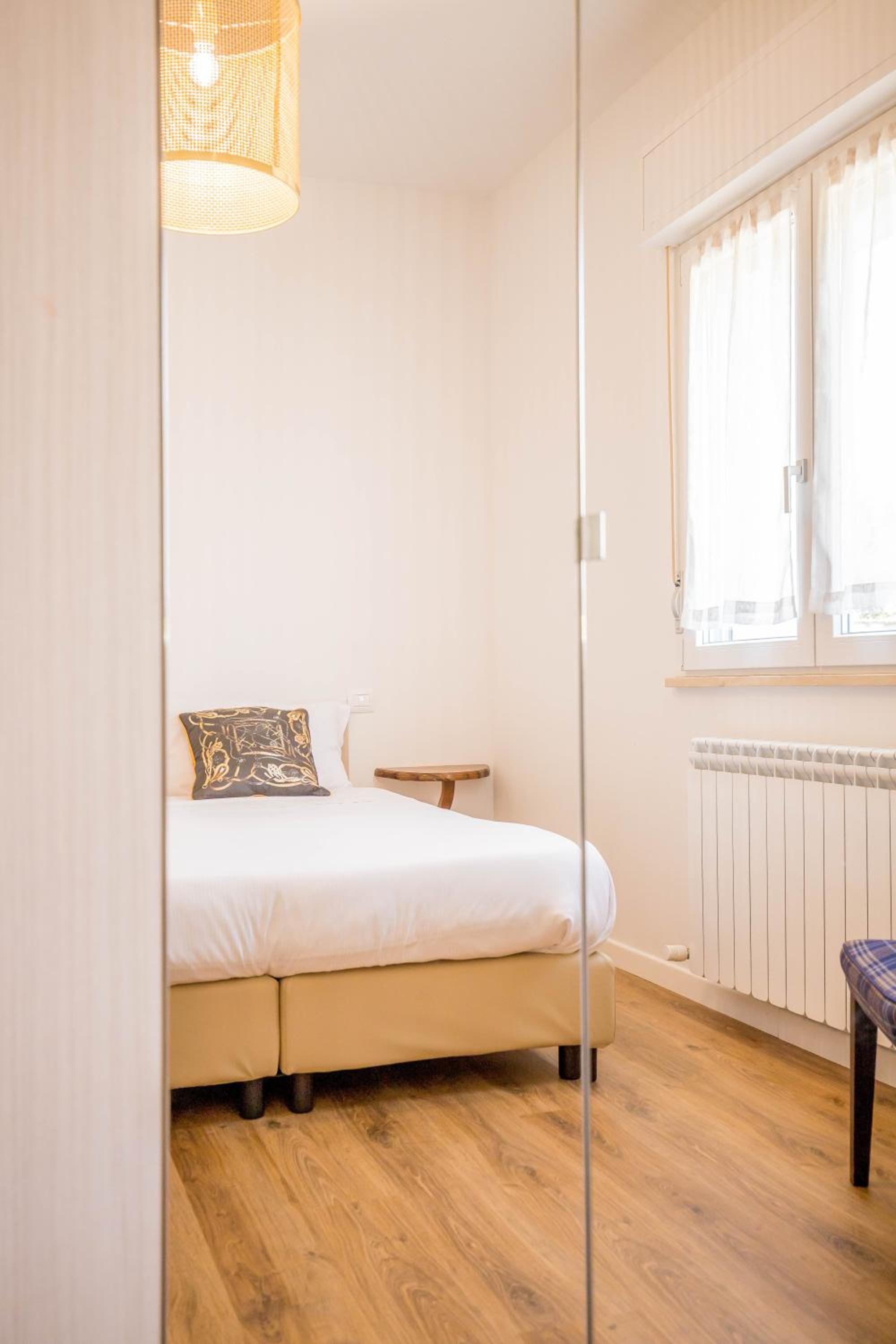 Apartment with Terrace - Photo 4