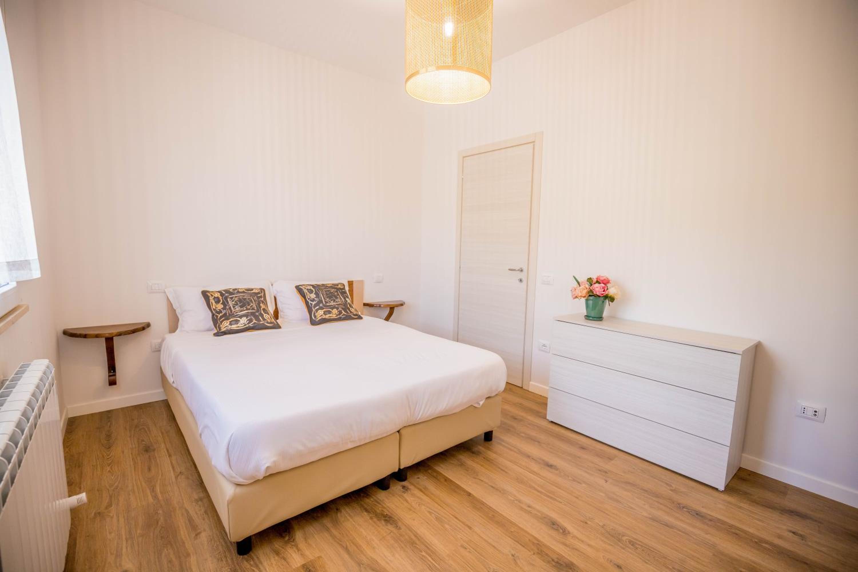 Apartment with Terrace - Photo 3