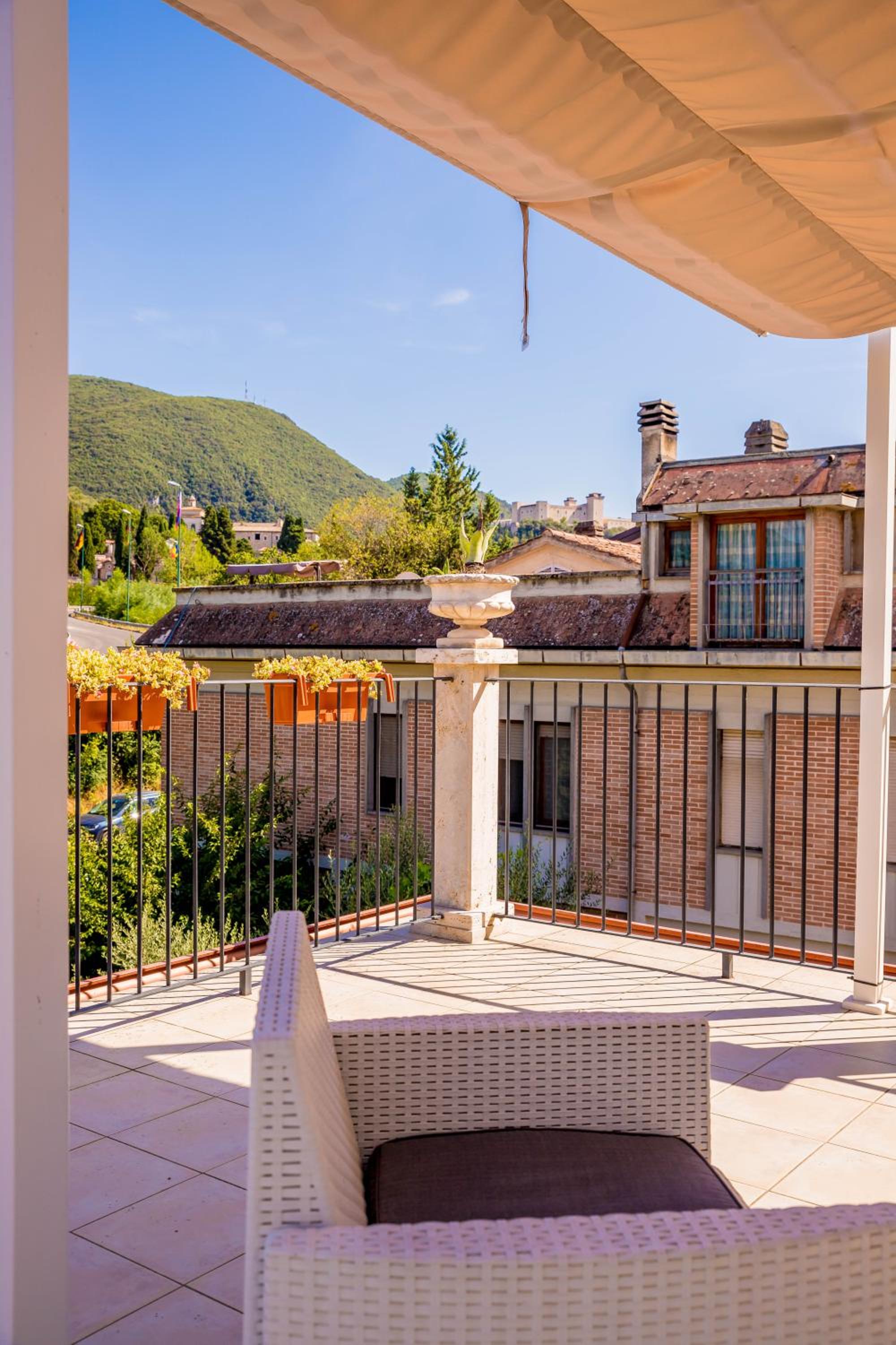Apartment with Terrace - Photo 15