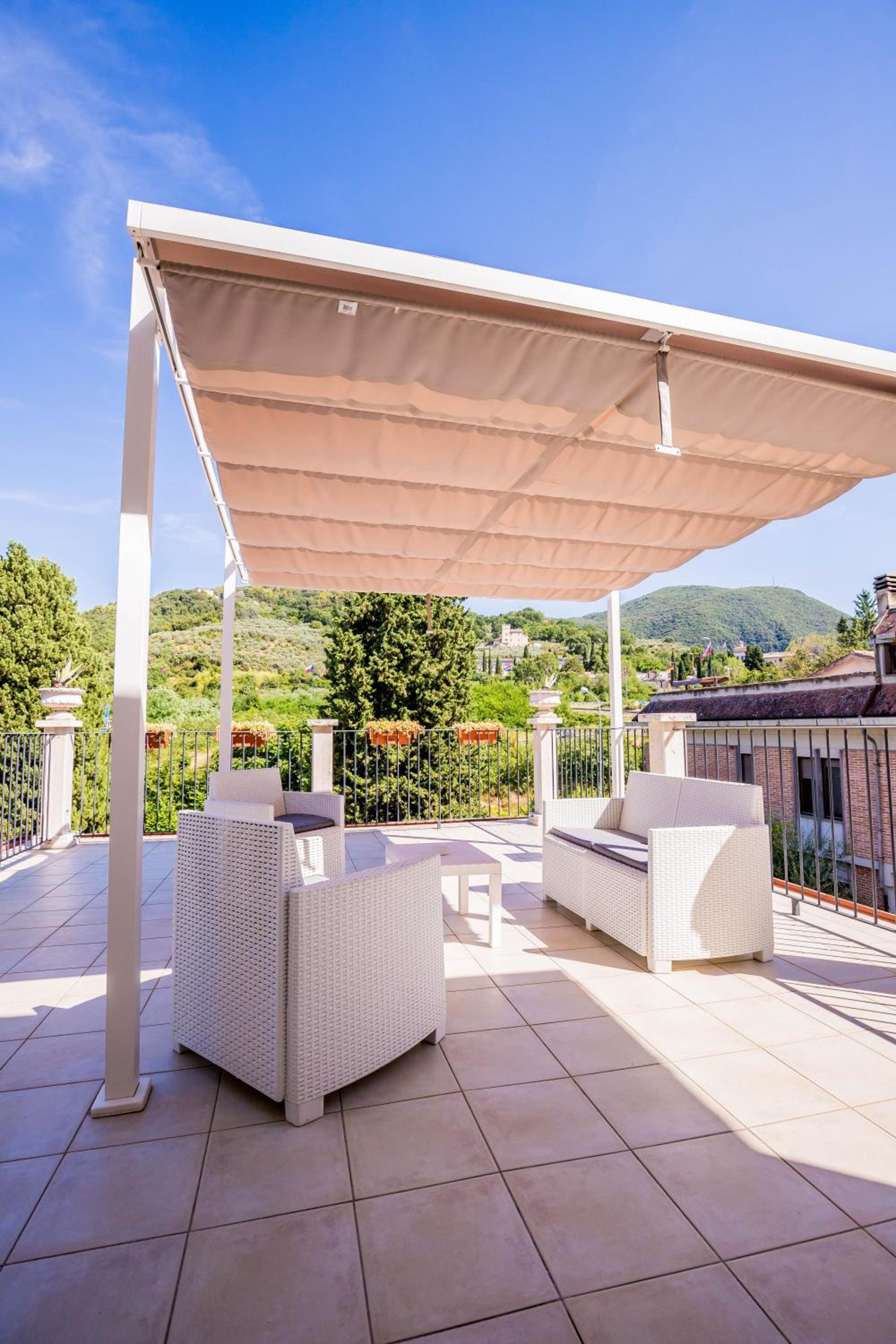 Apartment with Terrace - Photo 13