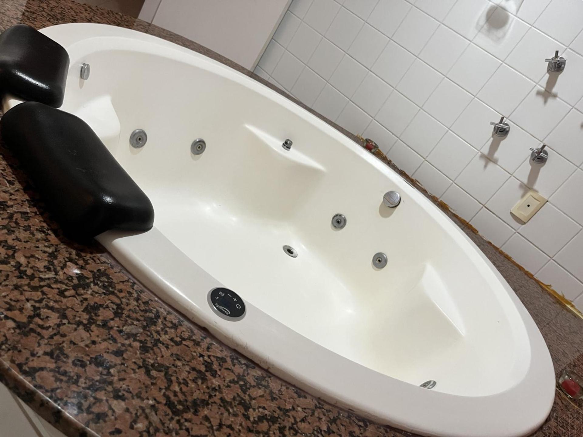 Deluxe Double Room with Bath - Photo 8