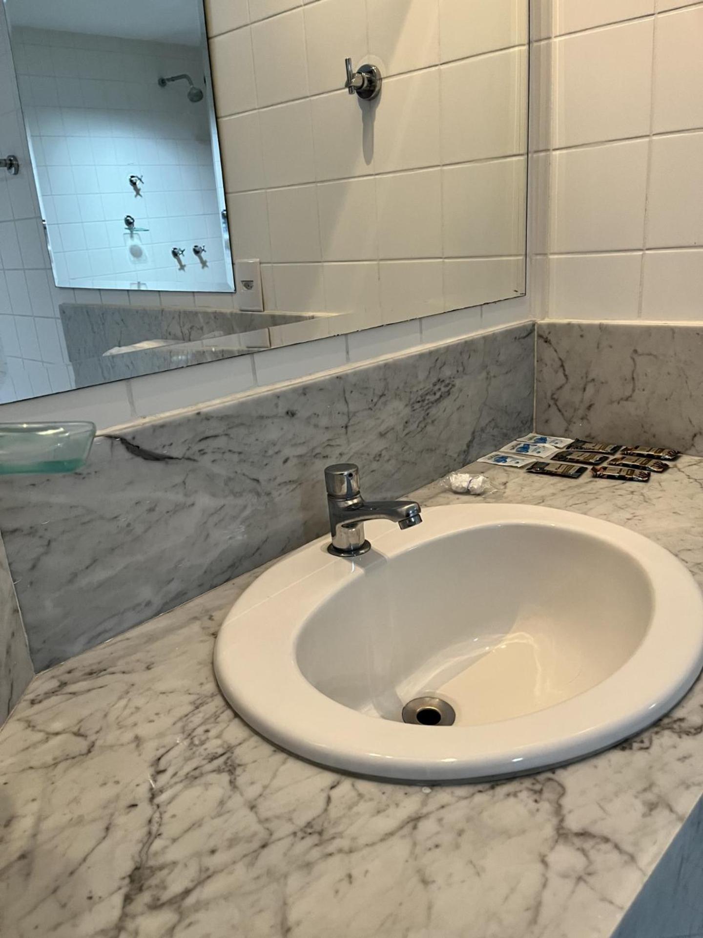 Deluxe Double Room with Bath - Photo 6