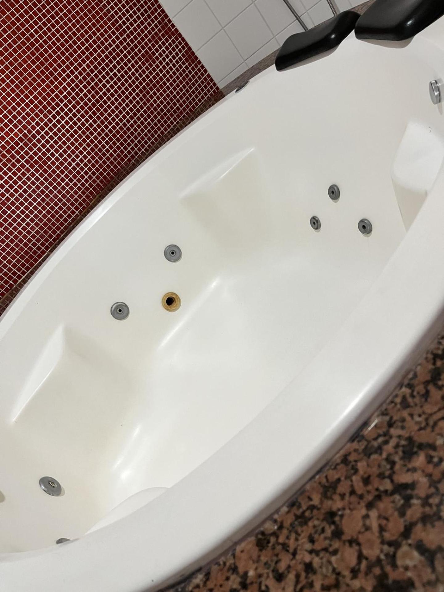Deluxe Double Room with Bath - Photo 4