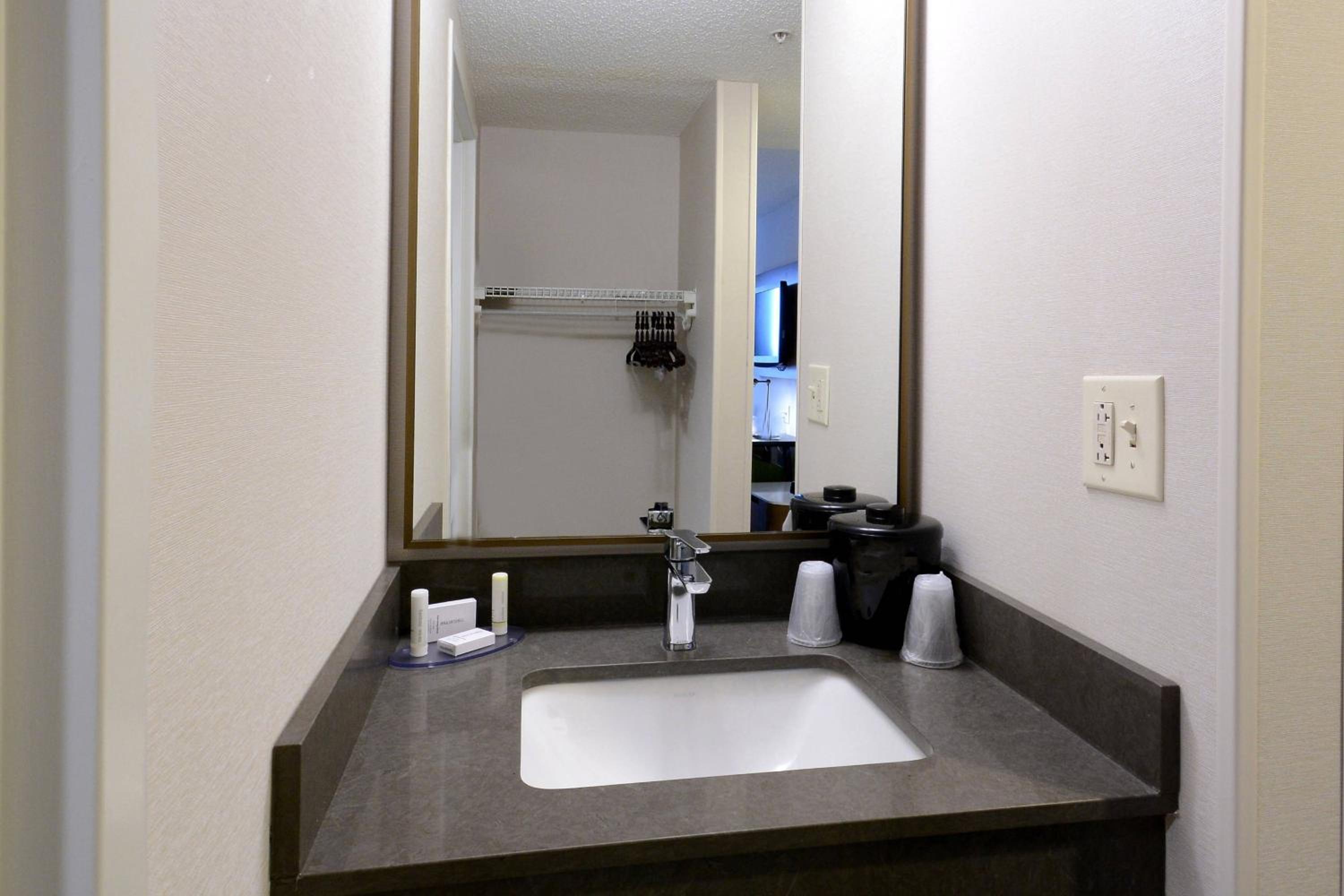 Guest room, 2 Queen - Photo 3