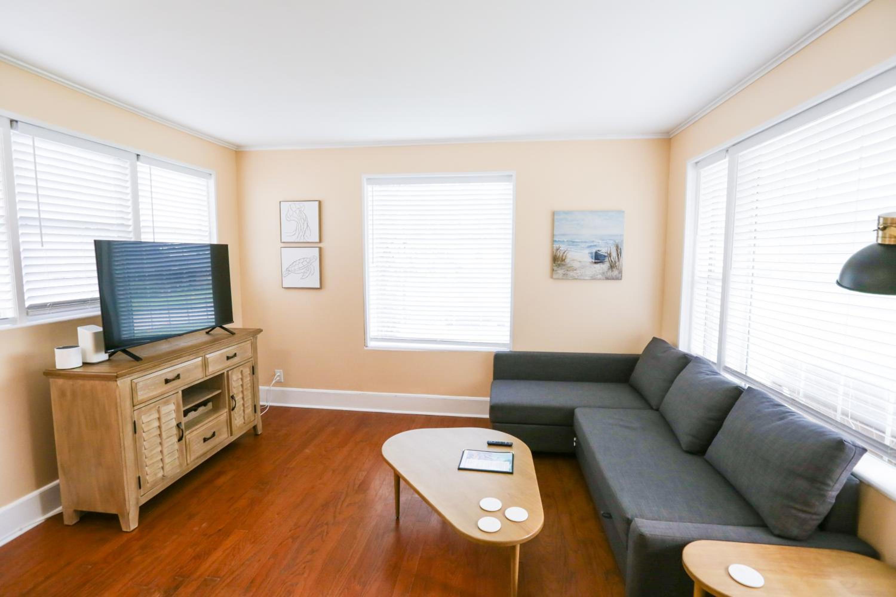 One-Bedroom Apartment photo 1