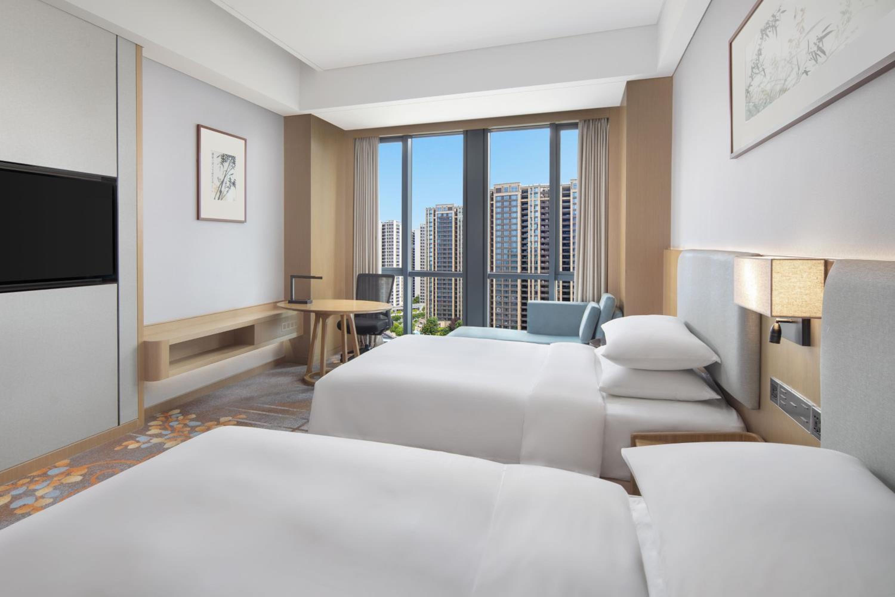 Executive Double Room with Two Double Beds and City View - Photo 3