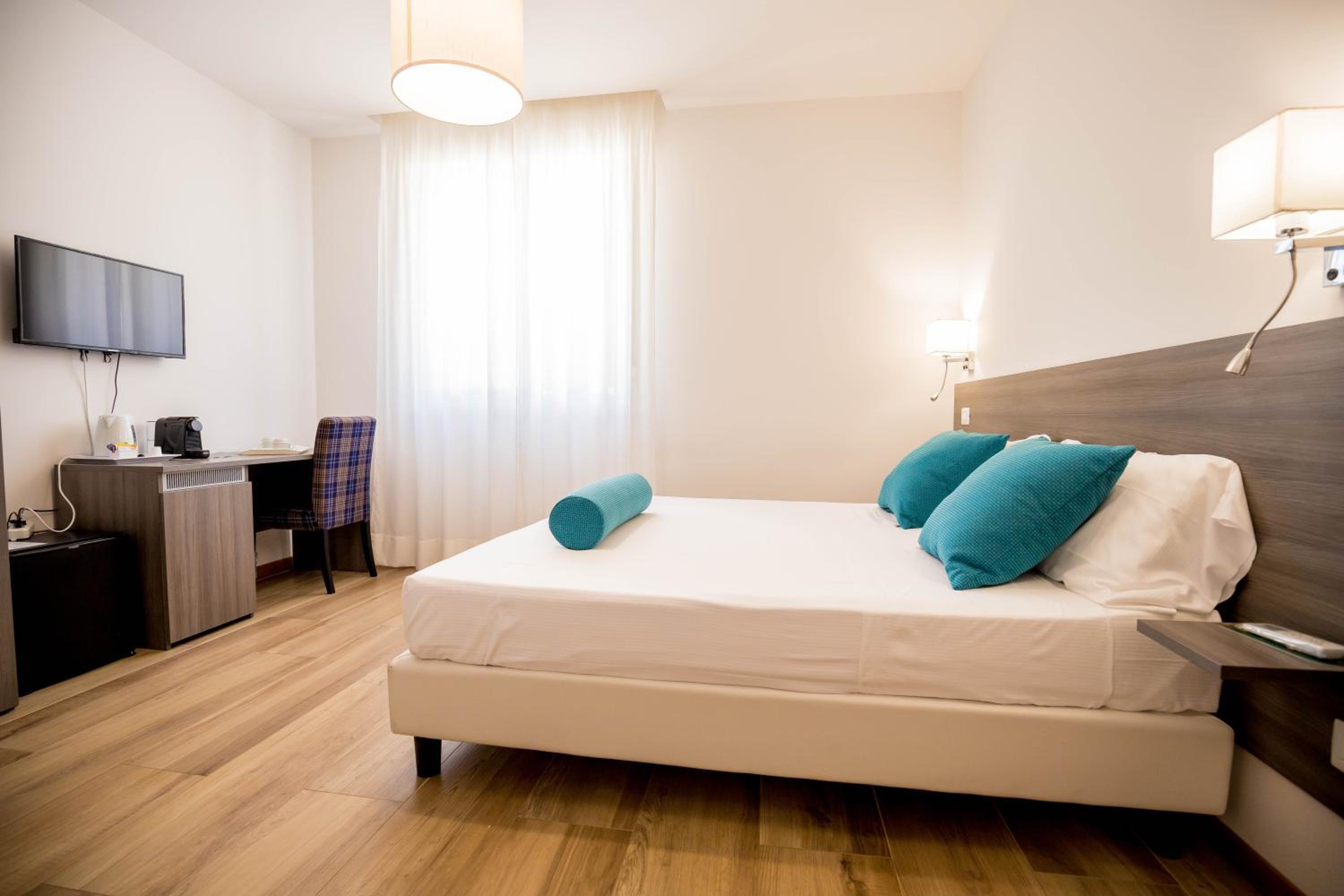 Deluxe Family Room - Photo 9