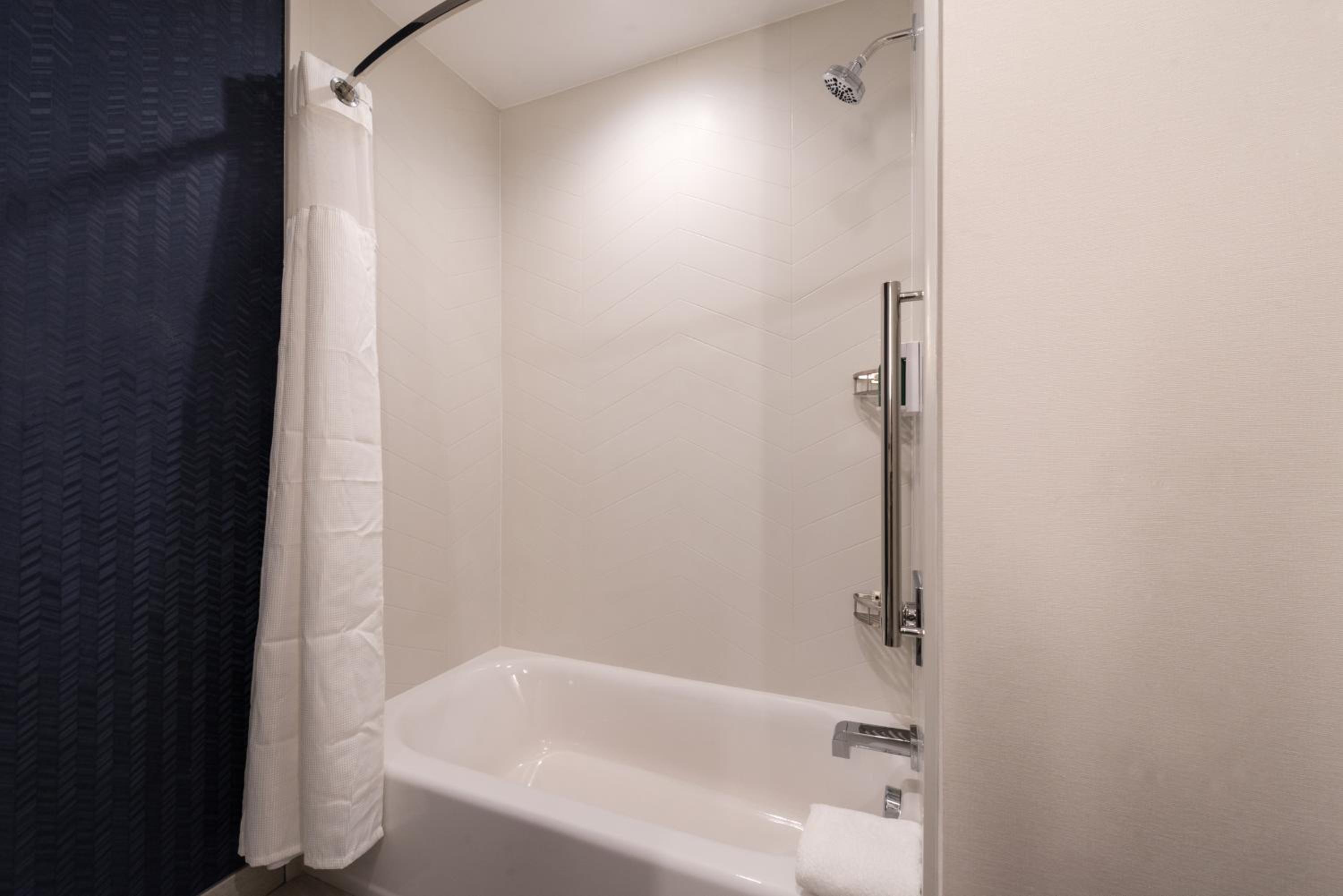 Queen Room with Two Queen Beds - Hearing Accessible photo 3