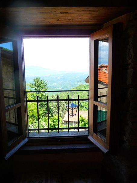 Apartment with Mountain View photo 2
