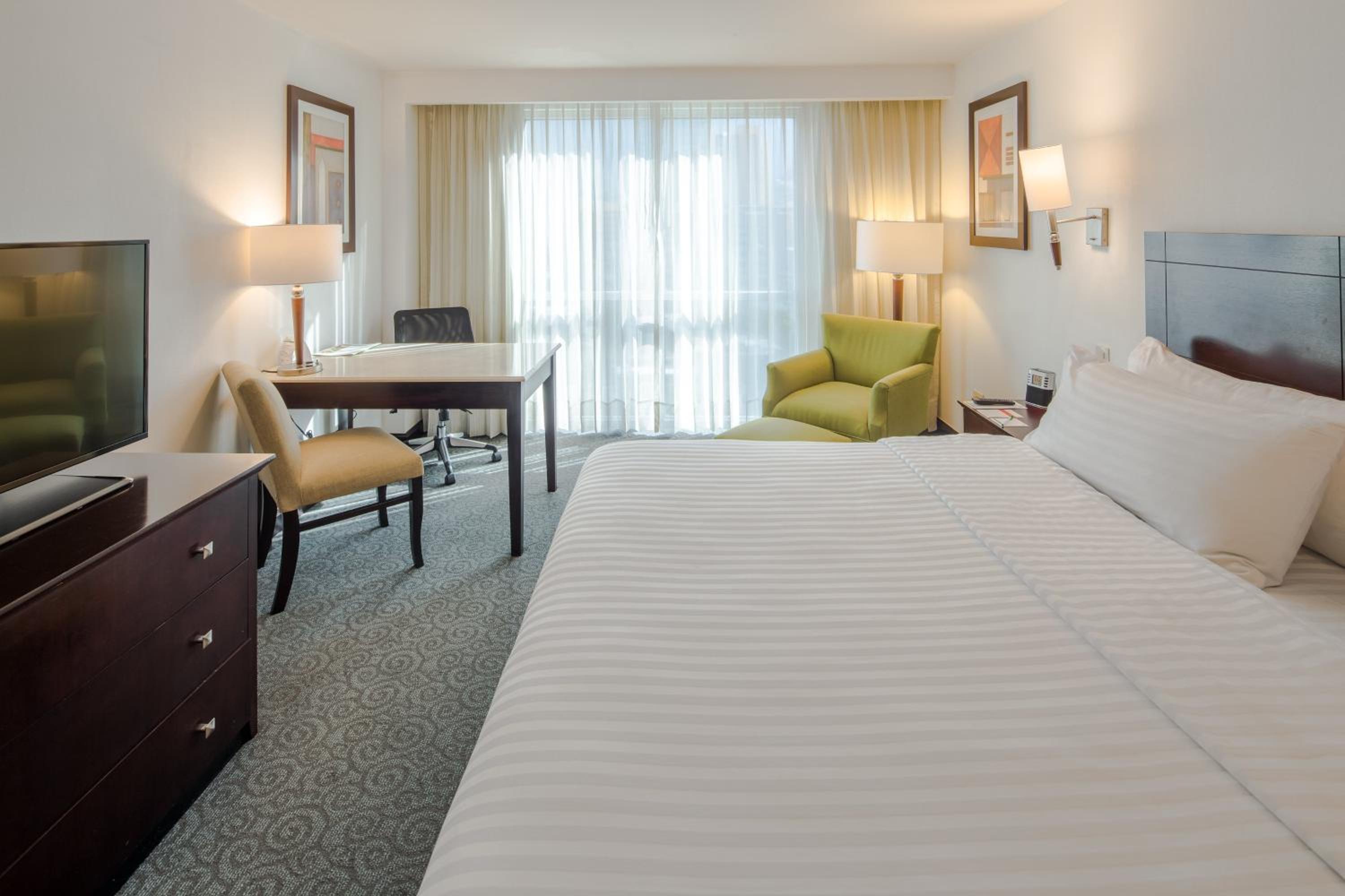 Standard King Room - High Floor - Photo 1