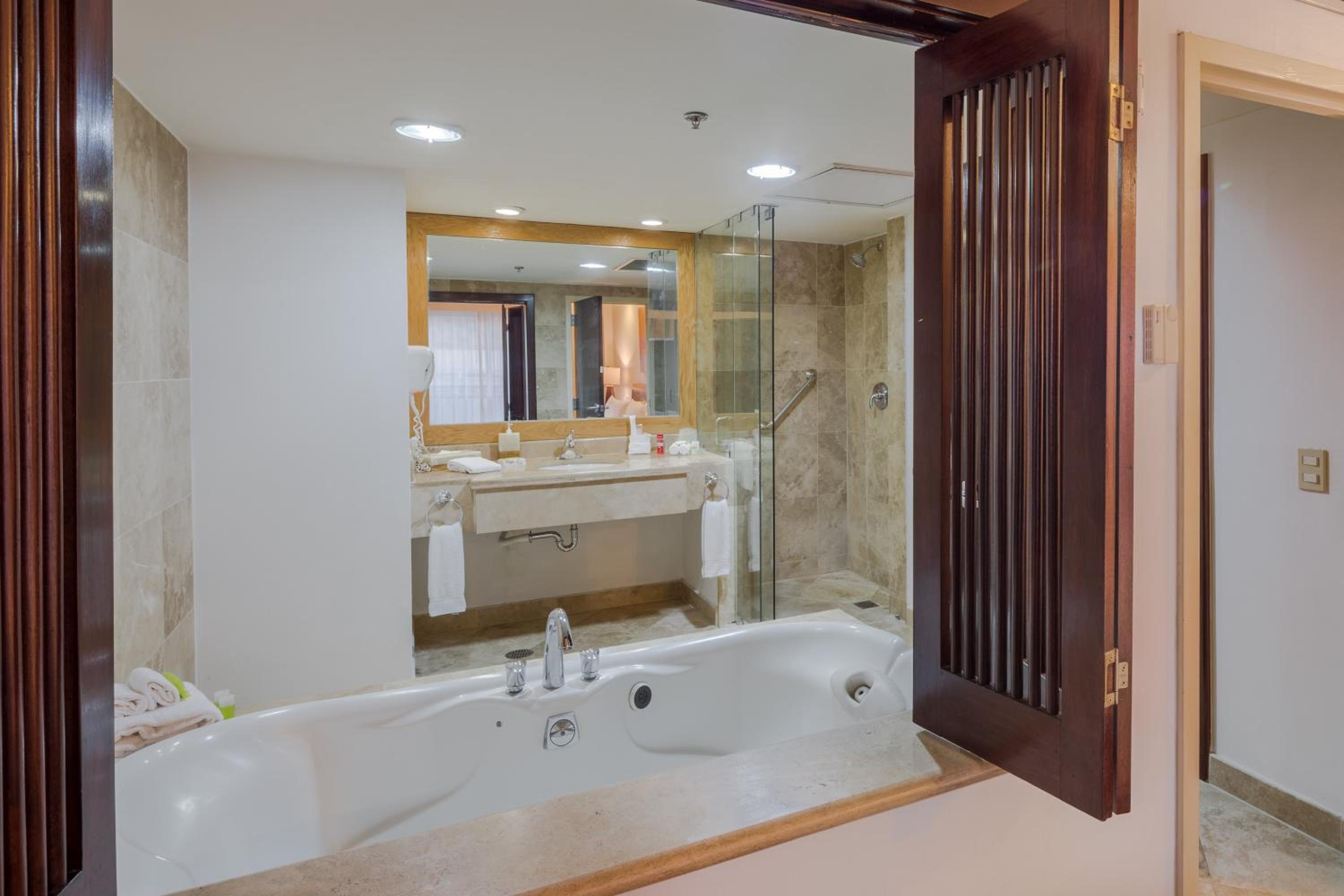 King Suite with Garden View - Photo 5