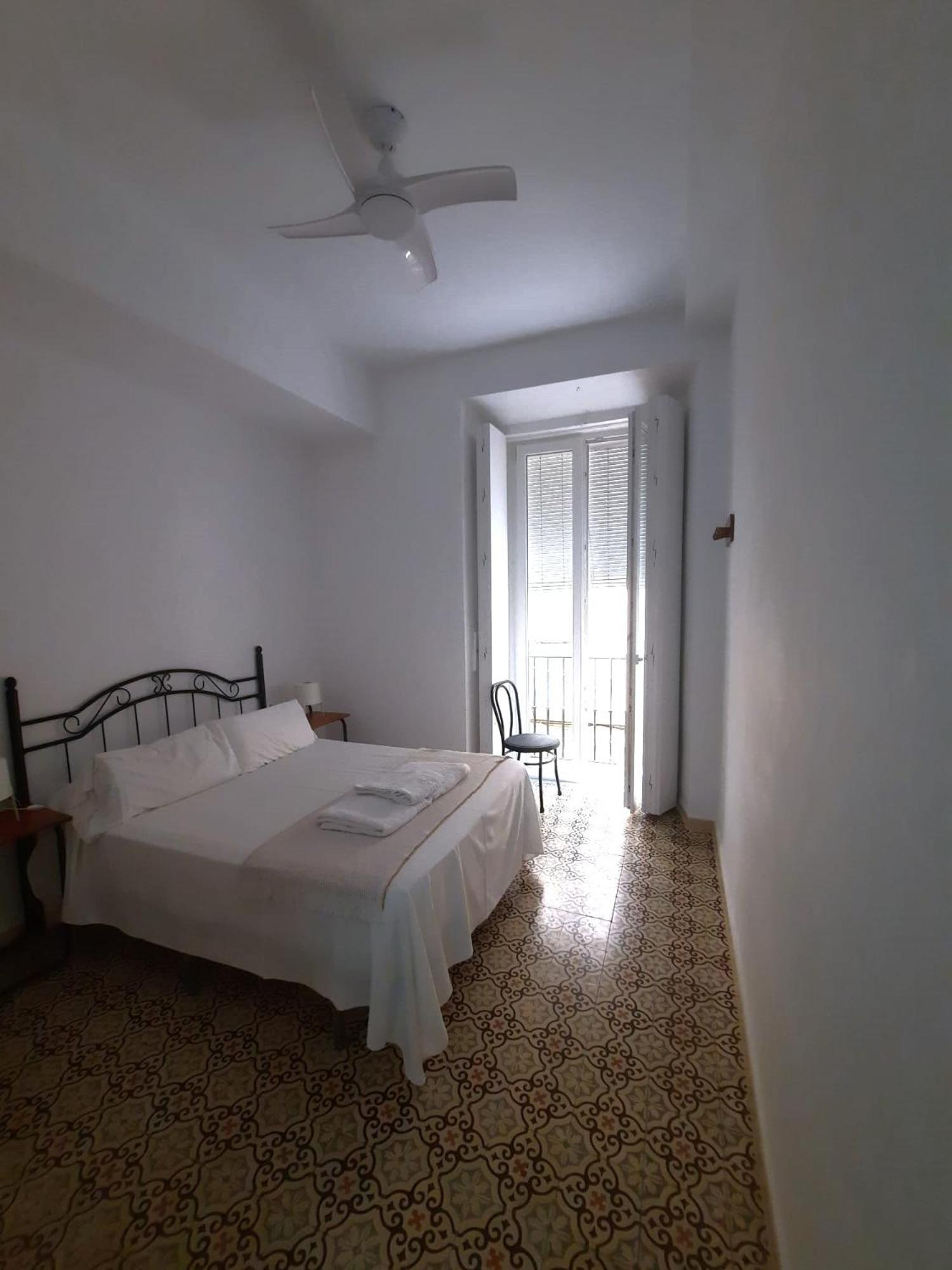 Double Room with Shared Bathroom photo 3